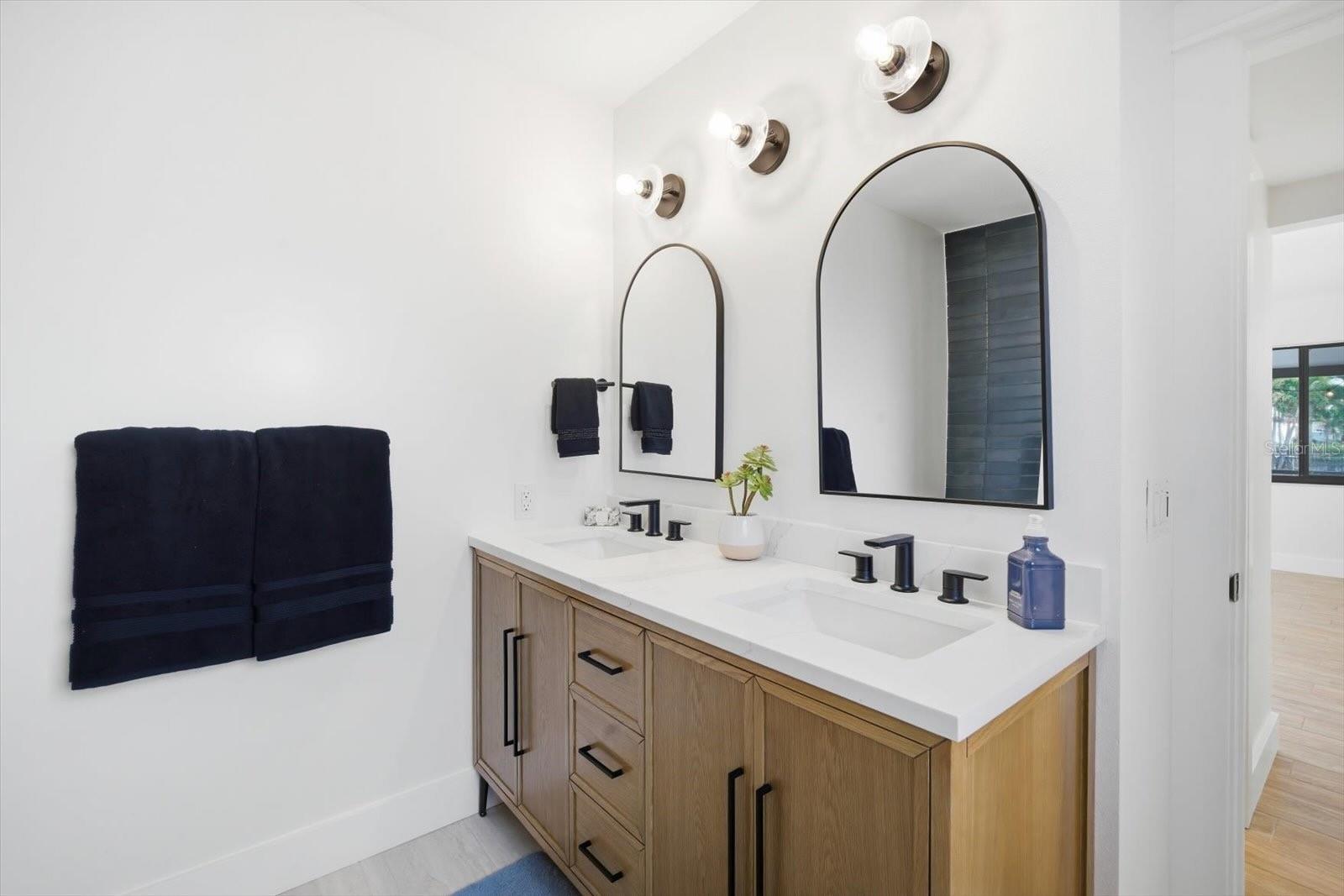 608 GLADSTONE LN, HOLMES BEACH, FL, 34217