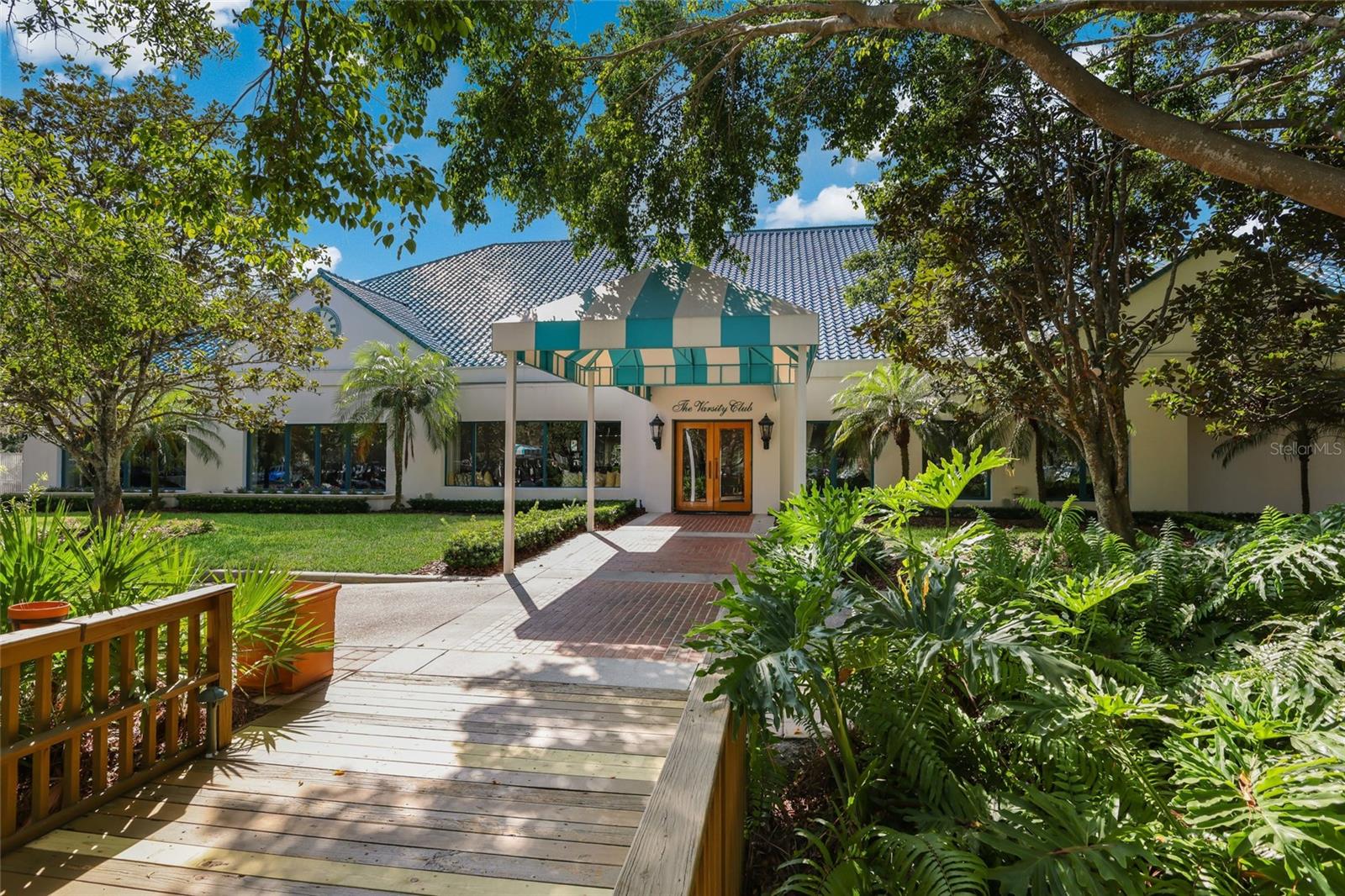 6748 CURZON TER, UNIVERSITY PARK, FL, 34201