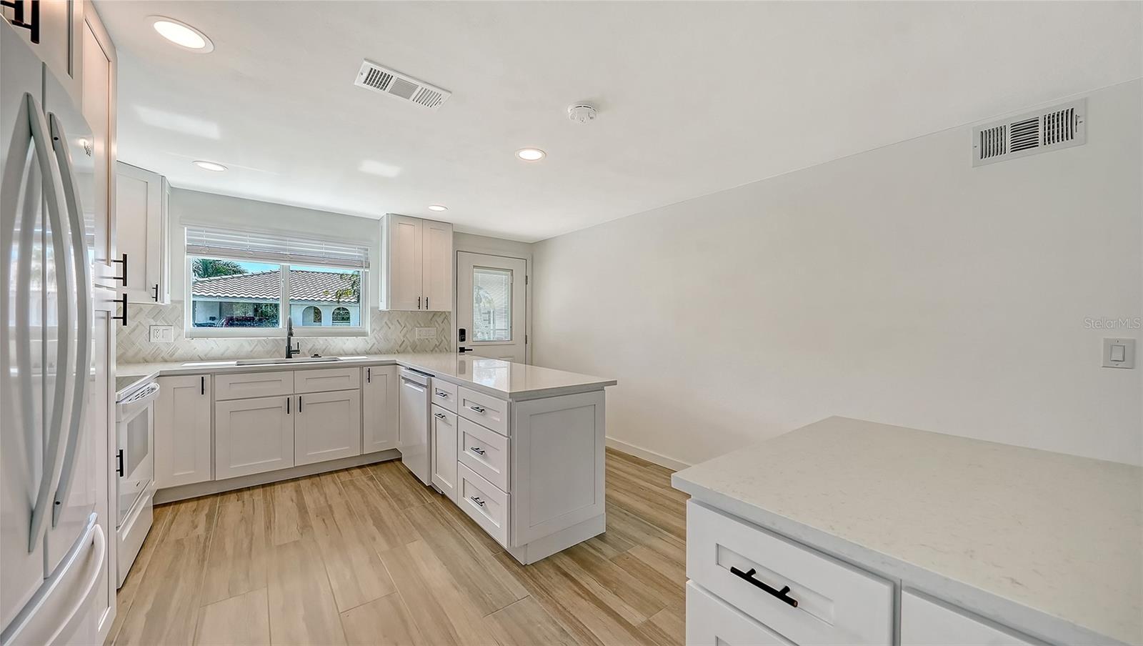 909 SPANISH DR N, LONGBOAT KEY, FL, 34228
