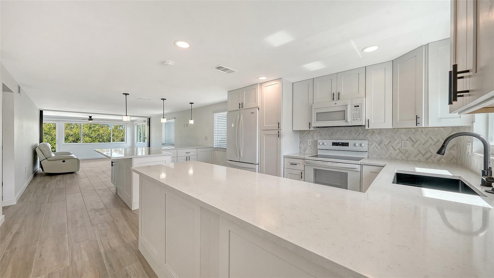 909 SPANISH DR N, LONGBOAT KEY, FL, 34228