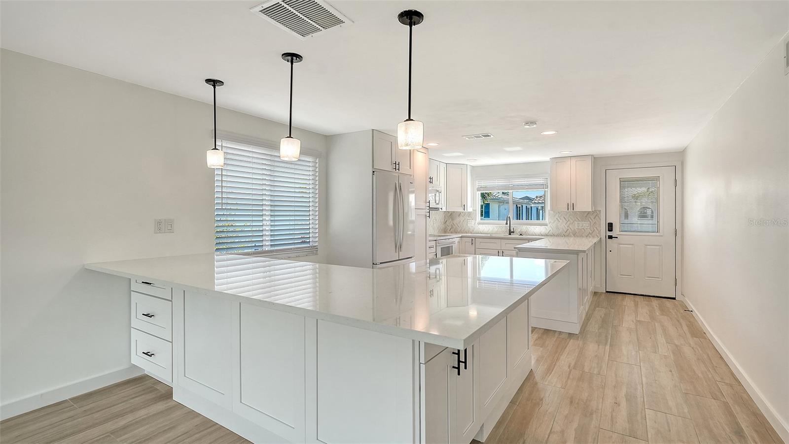 909 SPANISH DR N, LONGBOAT KEY, FL, 34228