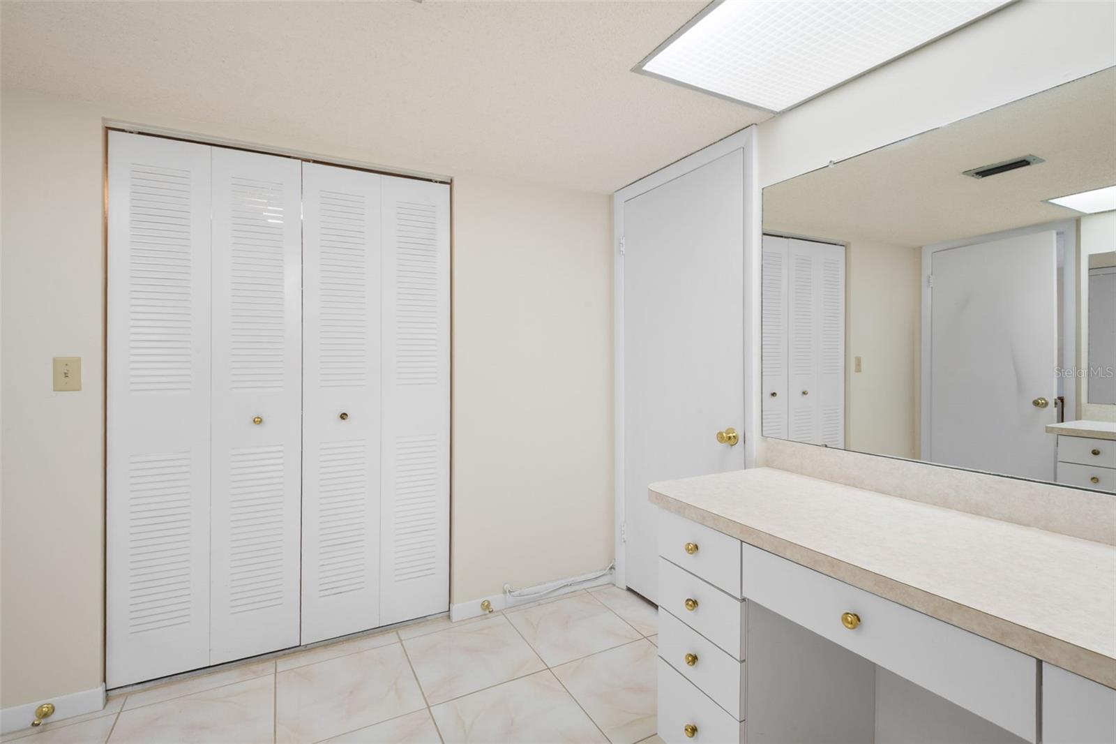 225 COUNTRY CLUB DR #F-1401, LARGO, FL, 33771