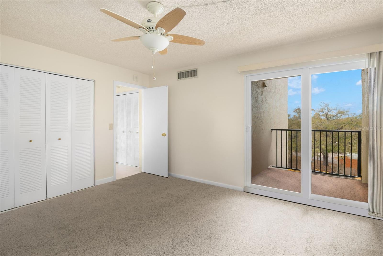 225 COUNTRY CLUB DR #F-1401, LARGO, FL, 33771