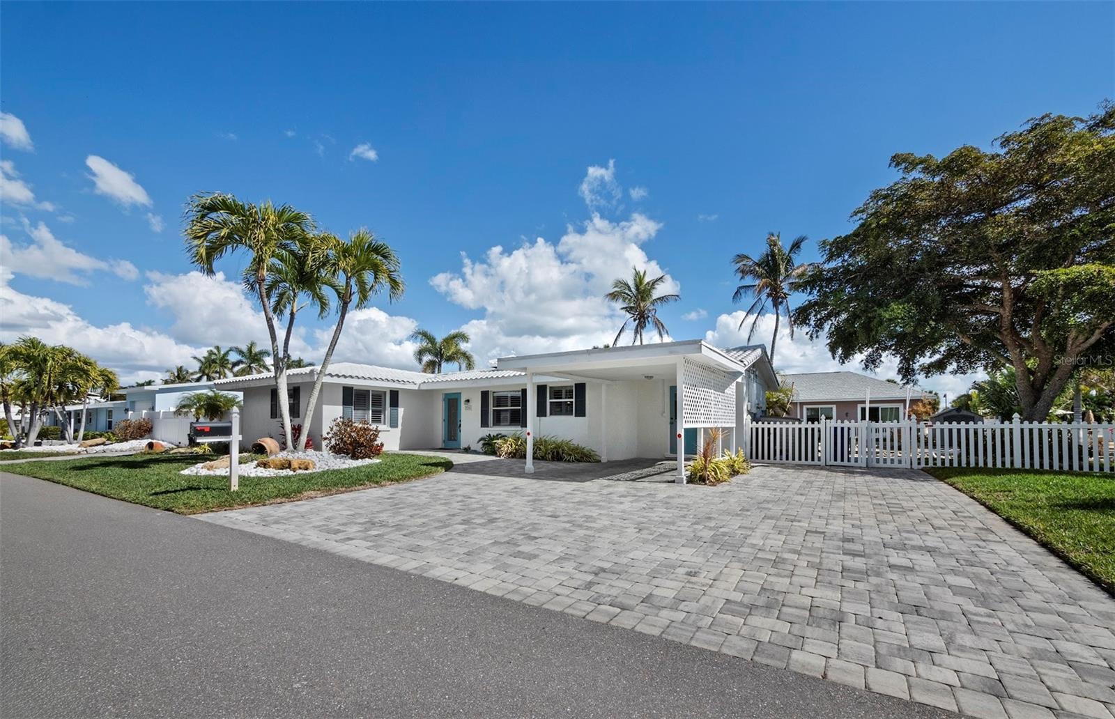 726 JUNGLE QUEEN WAY, LONGBOAT KEY, FL, 34228