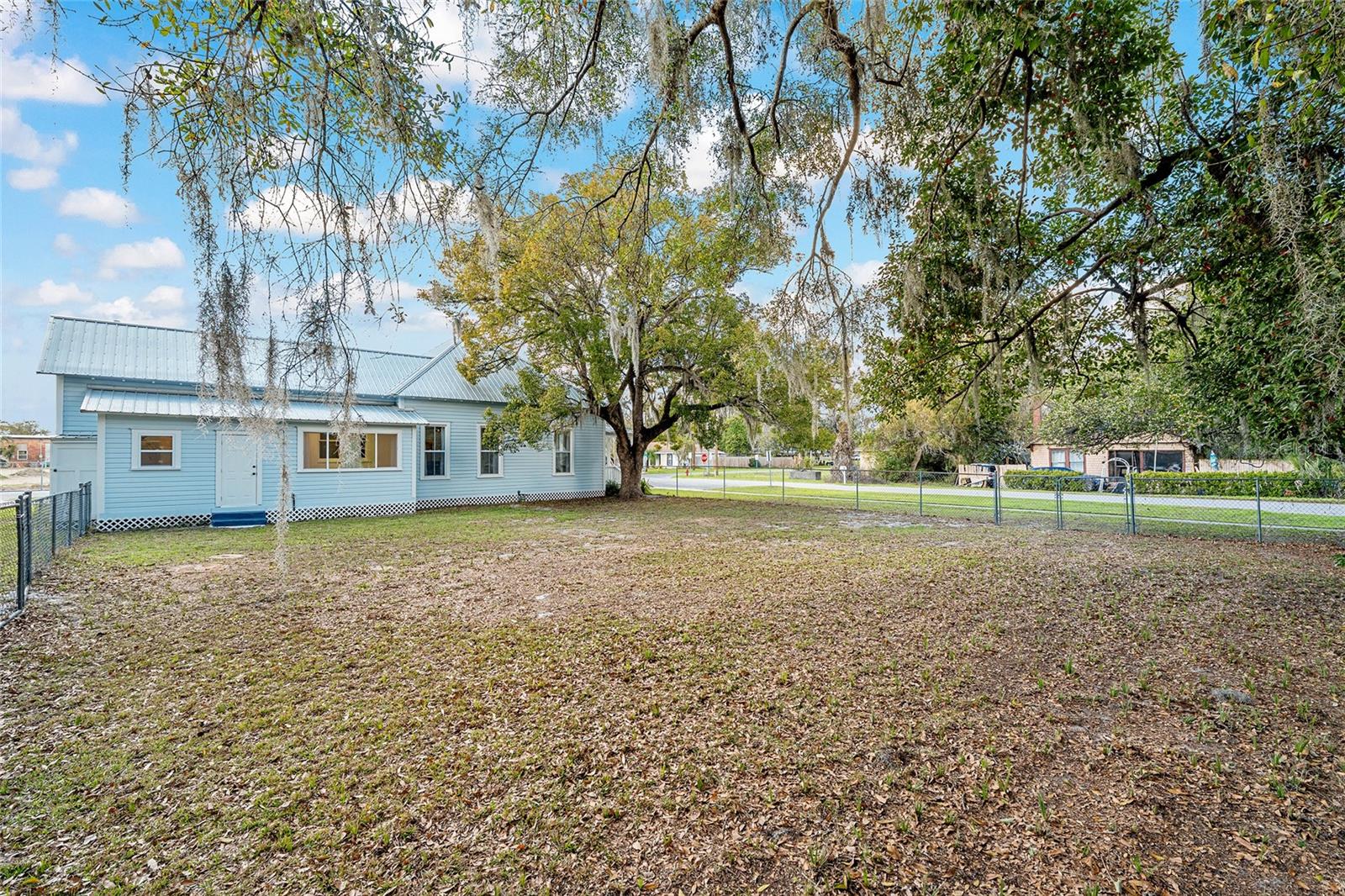 105 NE 1ST AVE AVE NE, WILLISTON, FL, 32696