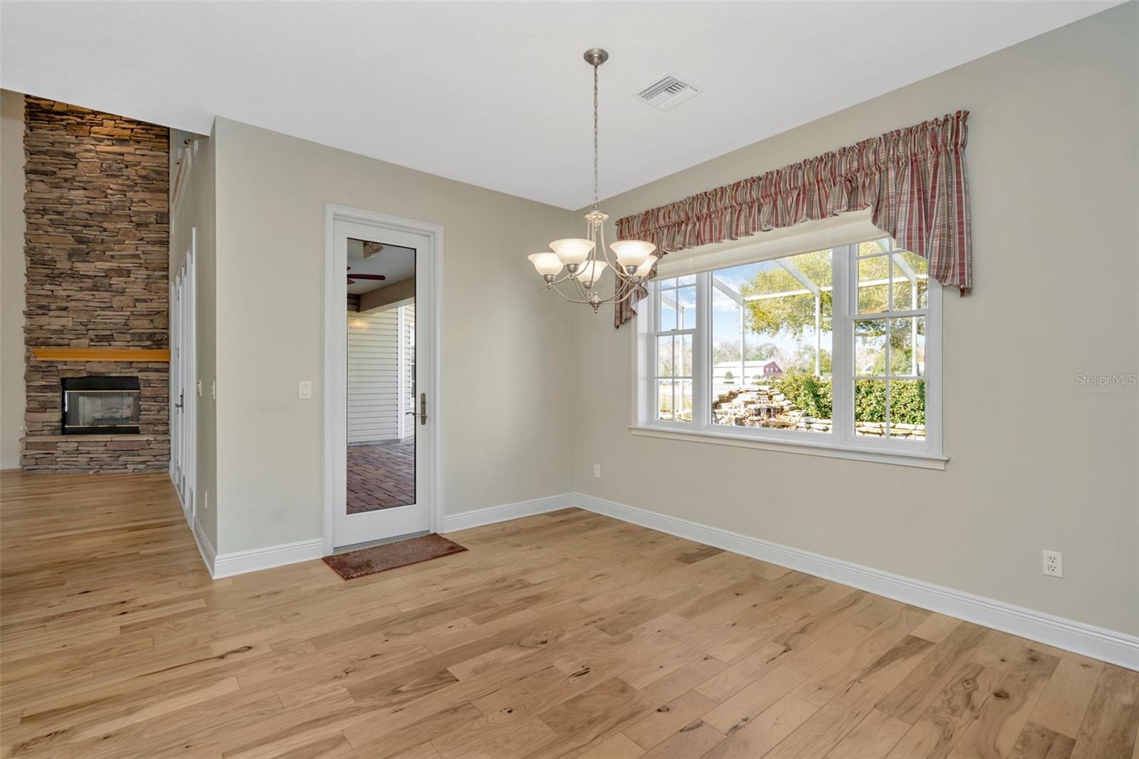 Breakfast dining area with access to the pool.