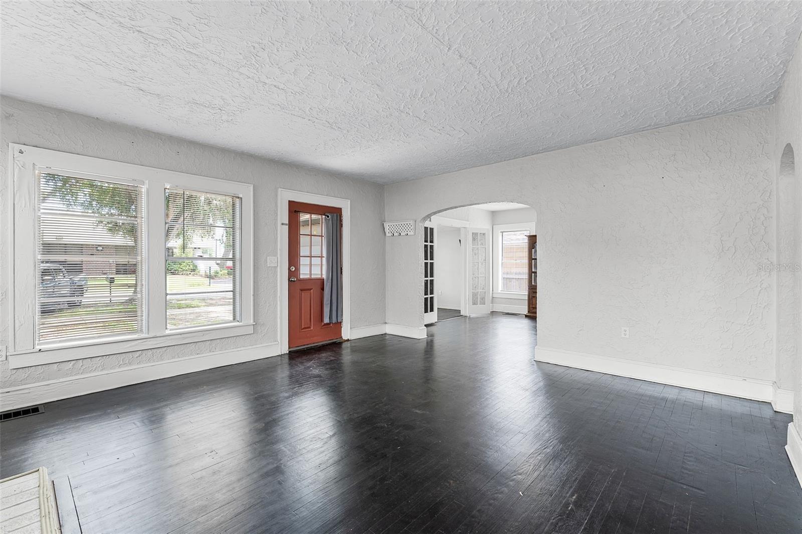 25 E PINECREST AVE, EUSTIS, FL, 32726