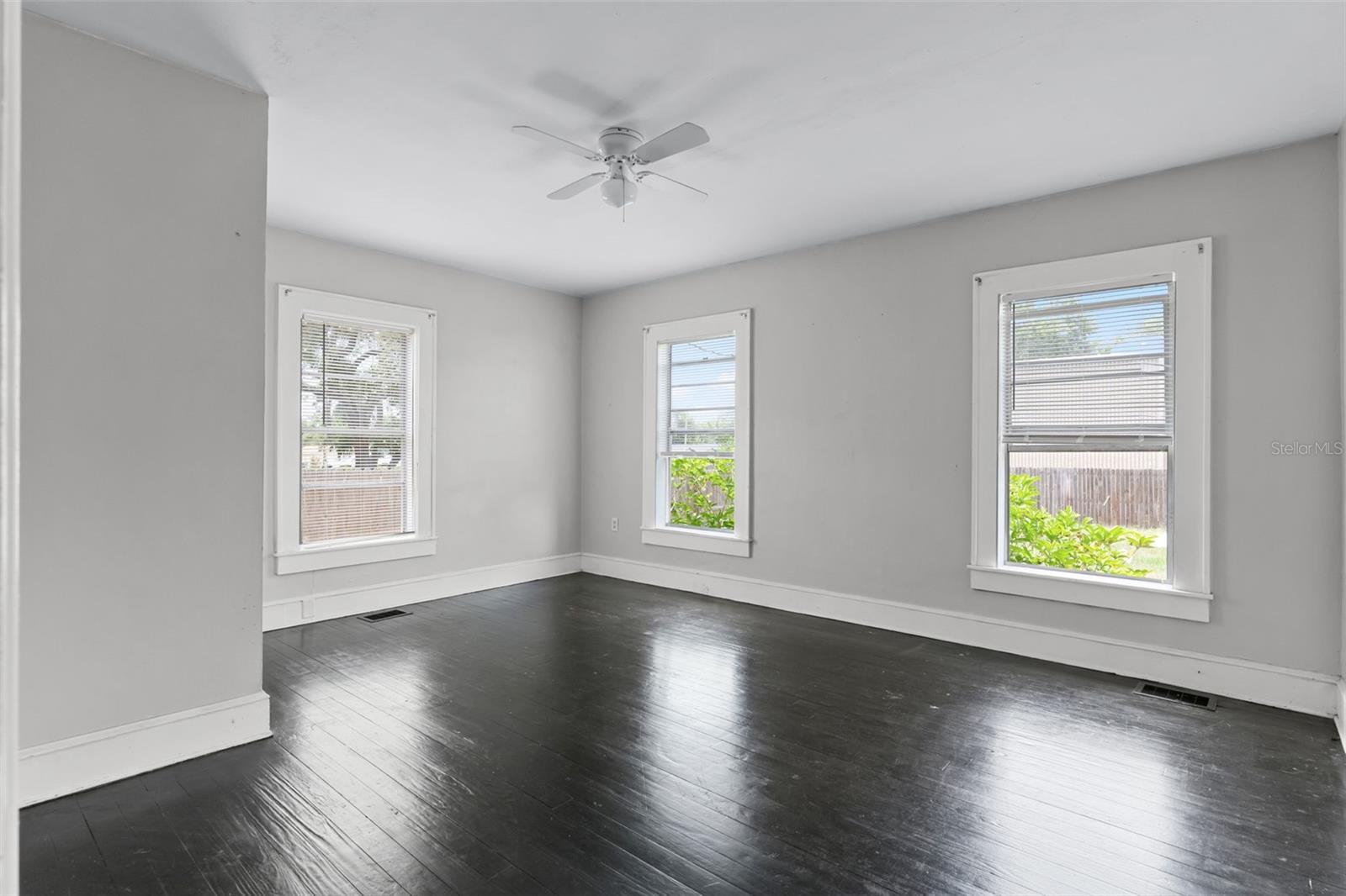 25 E PINECREST AVE, EUSTIS, FL, 32726