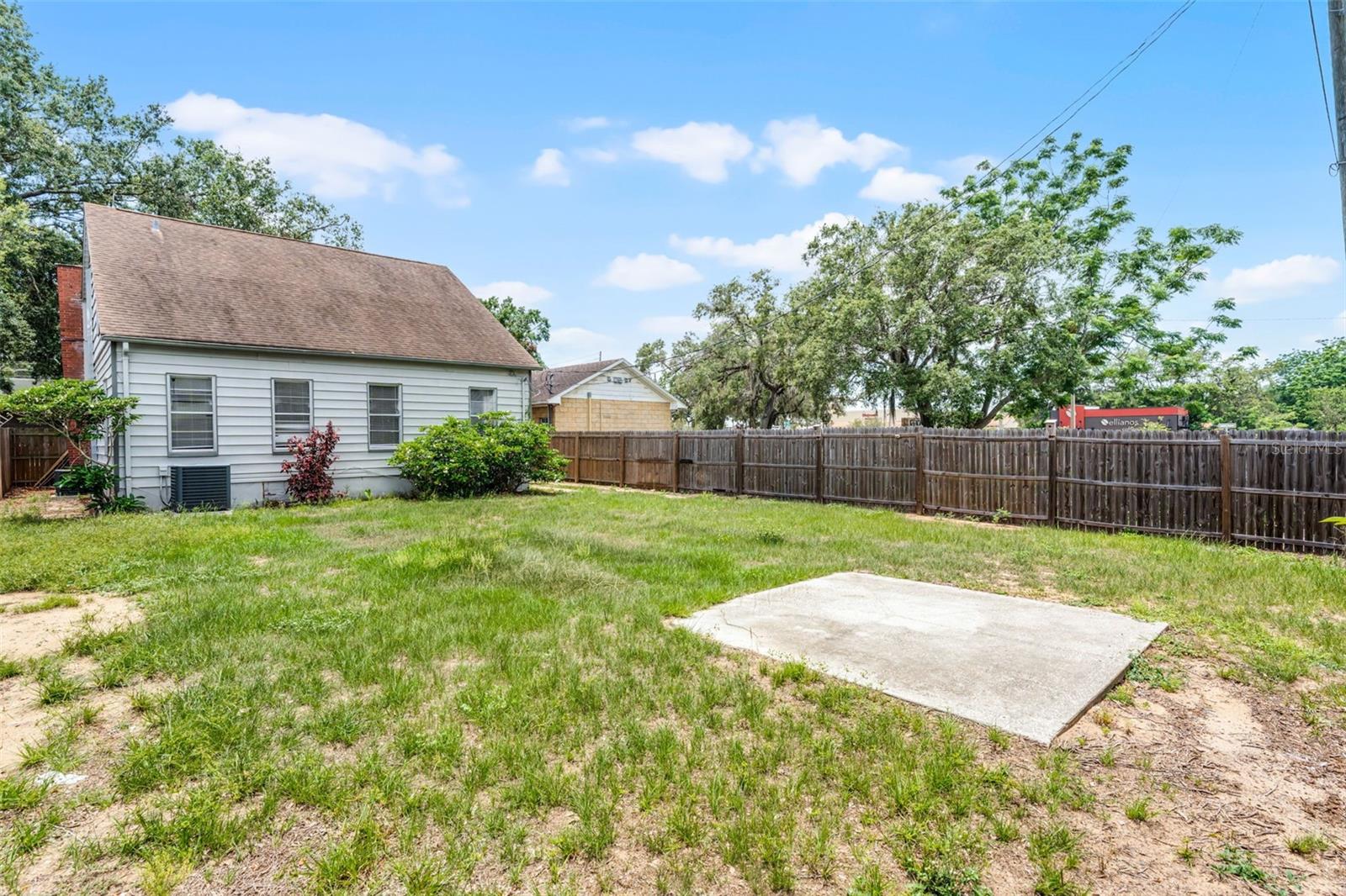 25 E PINECREST AVE, EUSTIS, FL, 32726