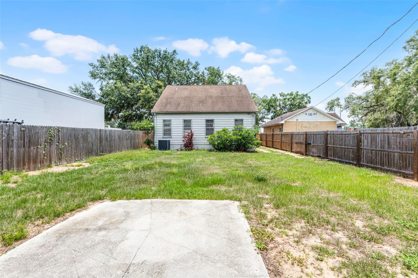 25 E PINECREST AVE, EUSTIS, FL, 32726