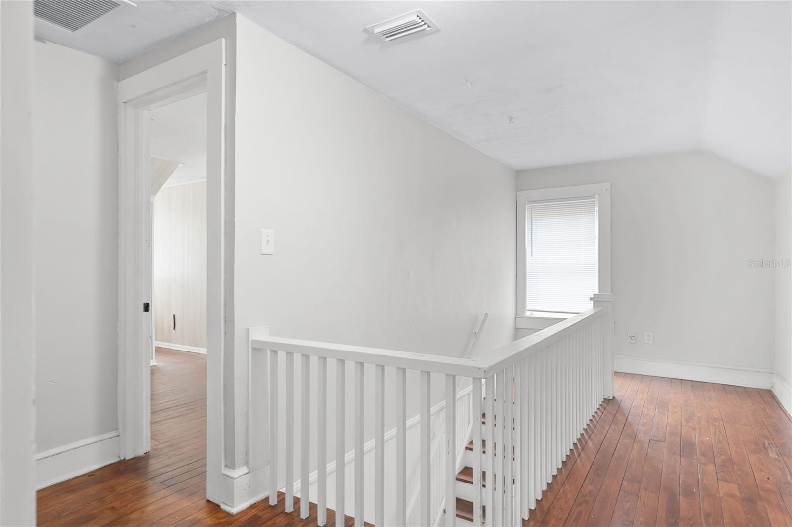 25 E PINECREST AVE, EUSTIS, FL, 32726