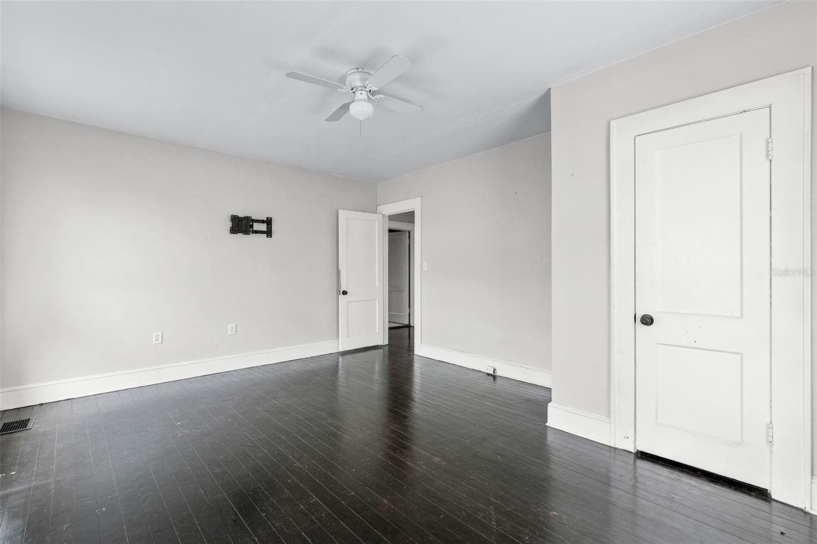 25 E PINECREST AVE, EUSTIS, FL, 32726