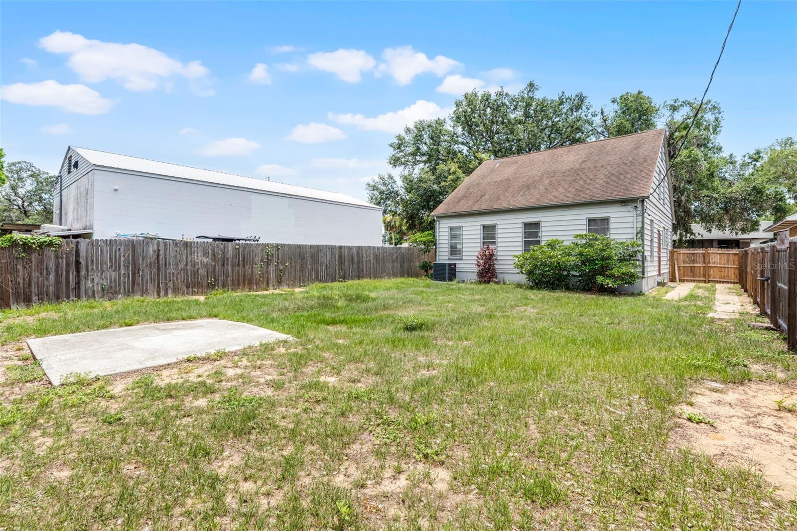 25 E PINECREST AVE, EUSTIS, FL, 32726