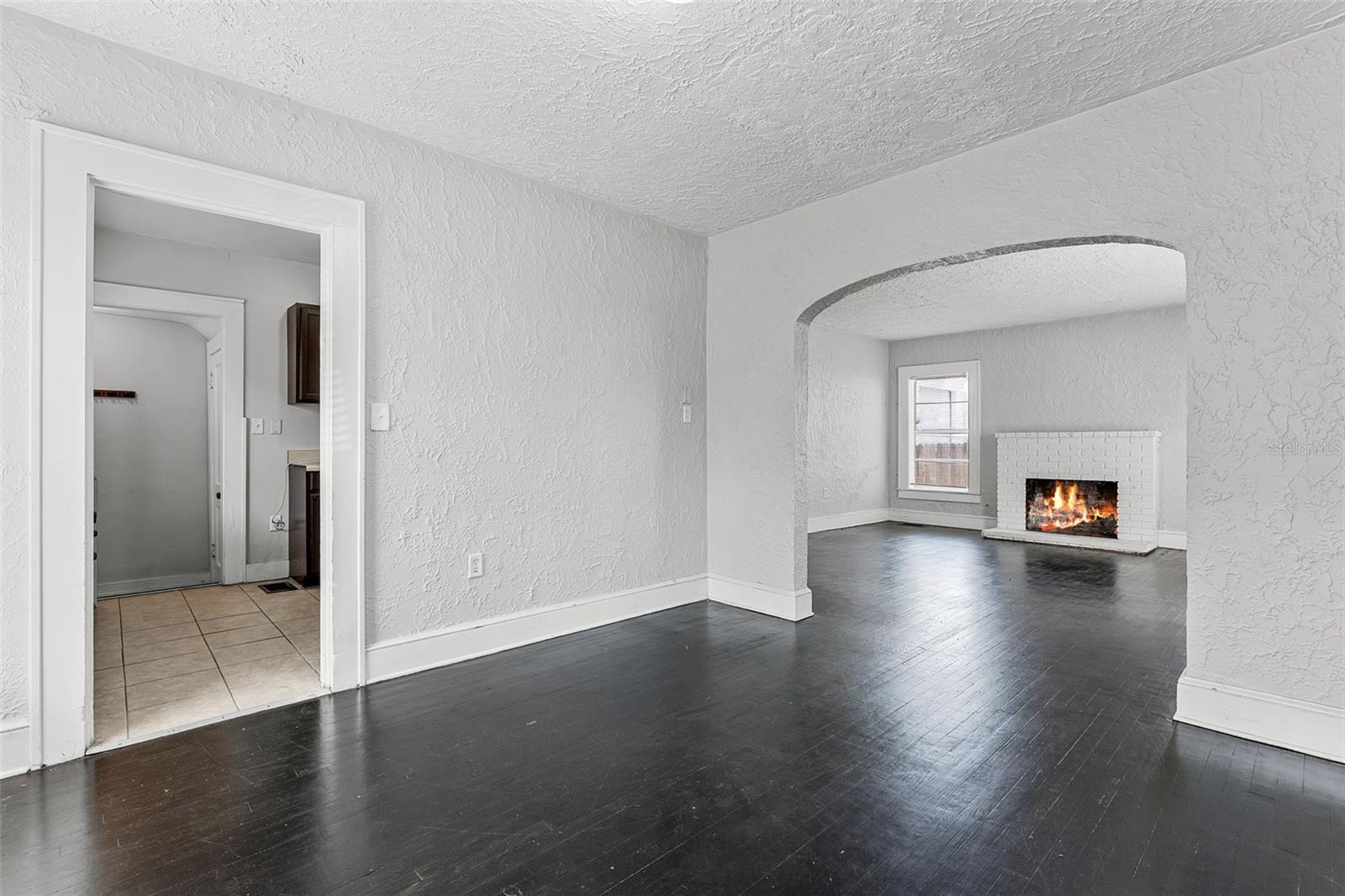 25 E PINECREST AVE, EUSTIS, FL, 32726