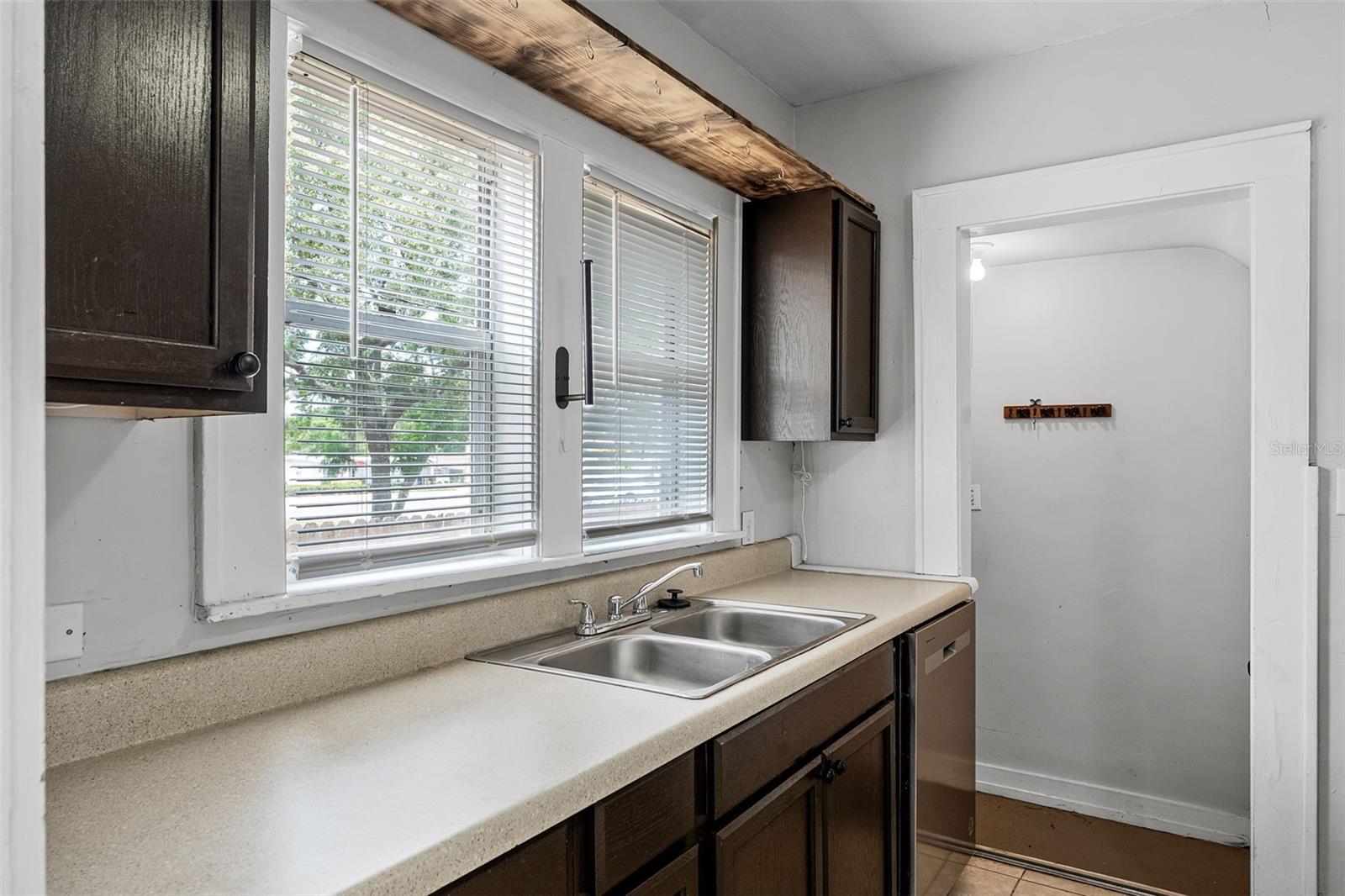 25 E PINECREST AVE, EUSTIS, FL, 32726