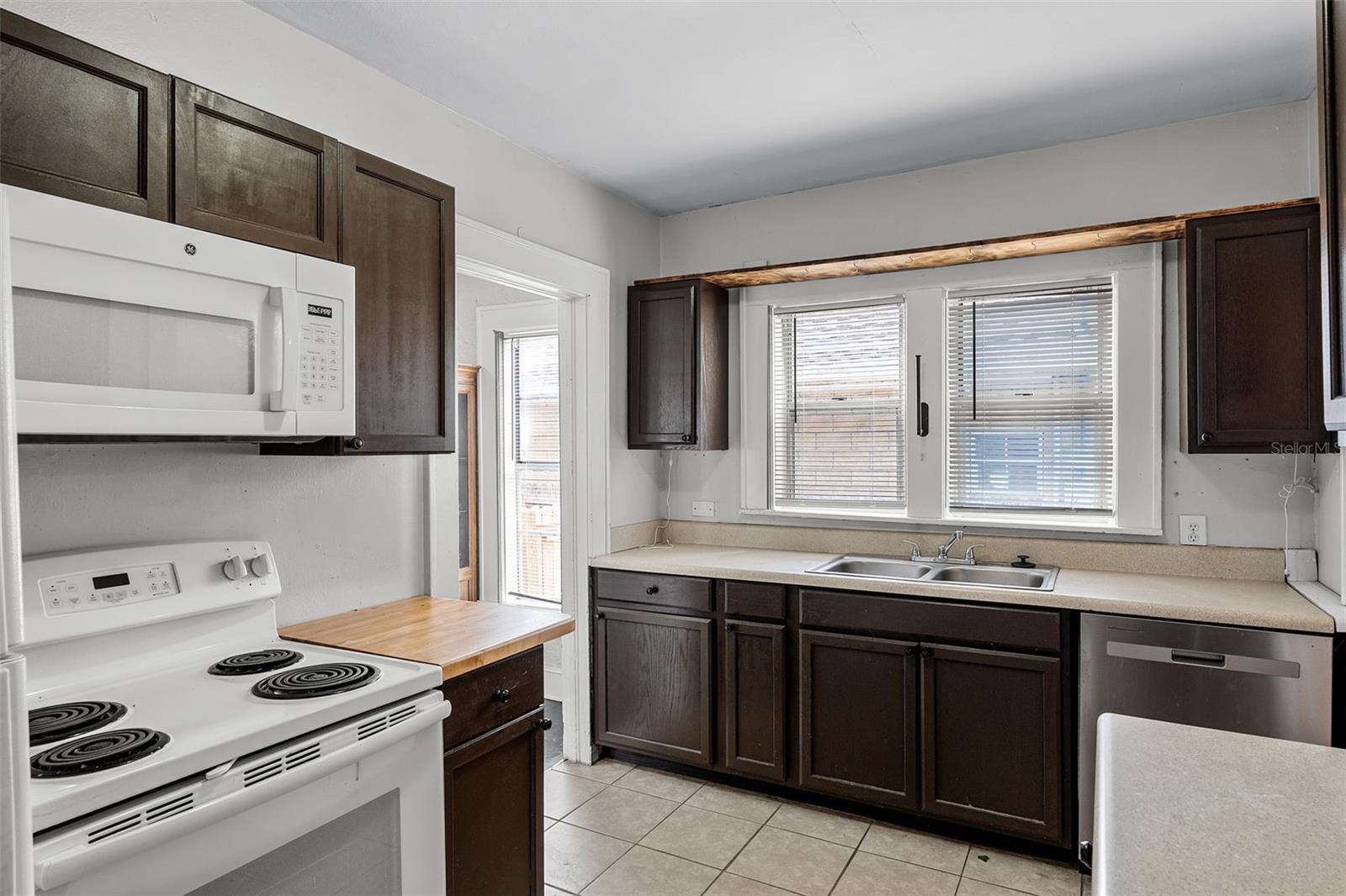 25 E PINECREST AVE, EUSTIS, FL, 32726