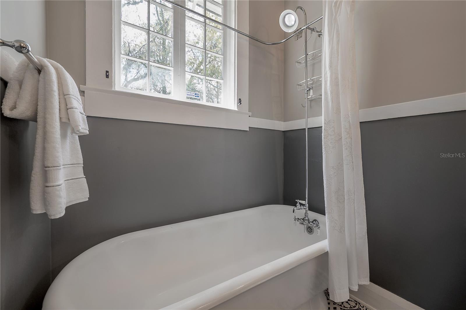 5608 N SEMINOLE AVE, TAMPA, FL, 33604