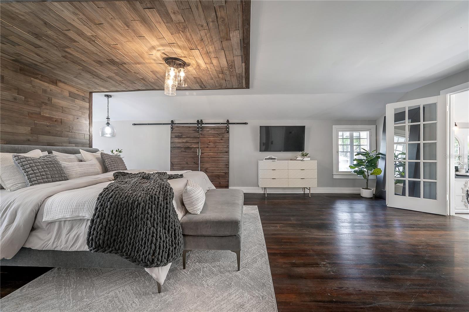 5608 N SEMINOLE AVE, TAMPA, FL, 33604