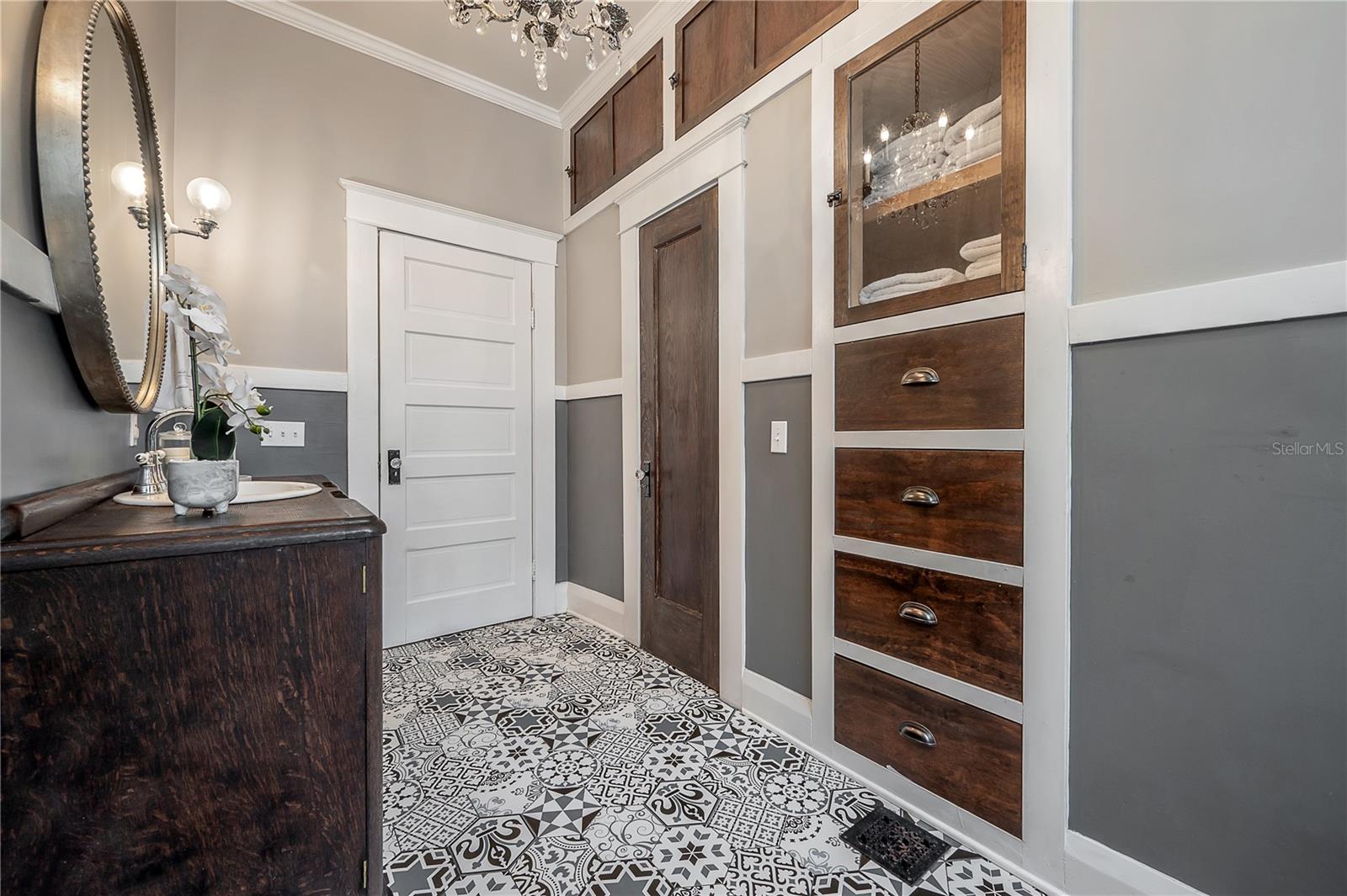 5608 N SEMINOLE AVE, TAMPA, FL, 33604