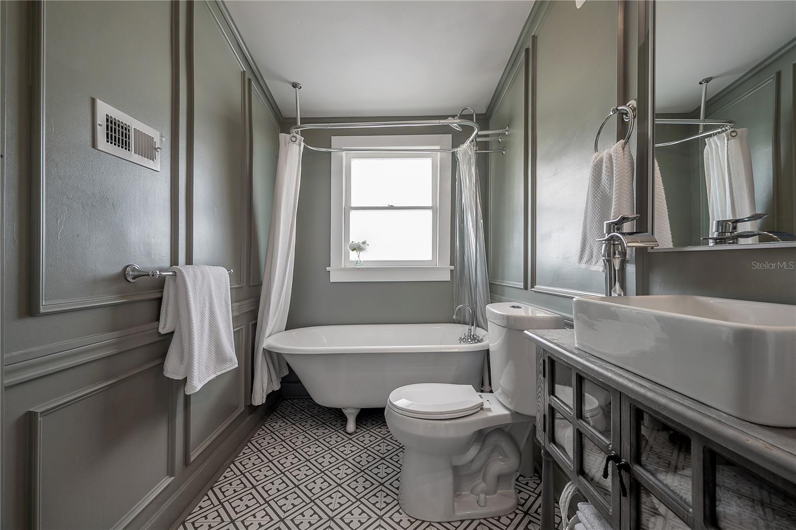 5608 N SEMINOLE AVE, TAMPA, FL, 33604