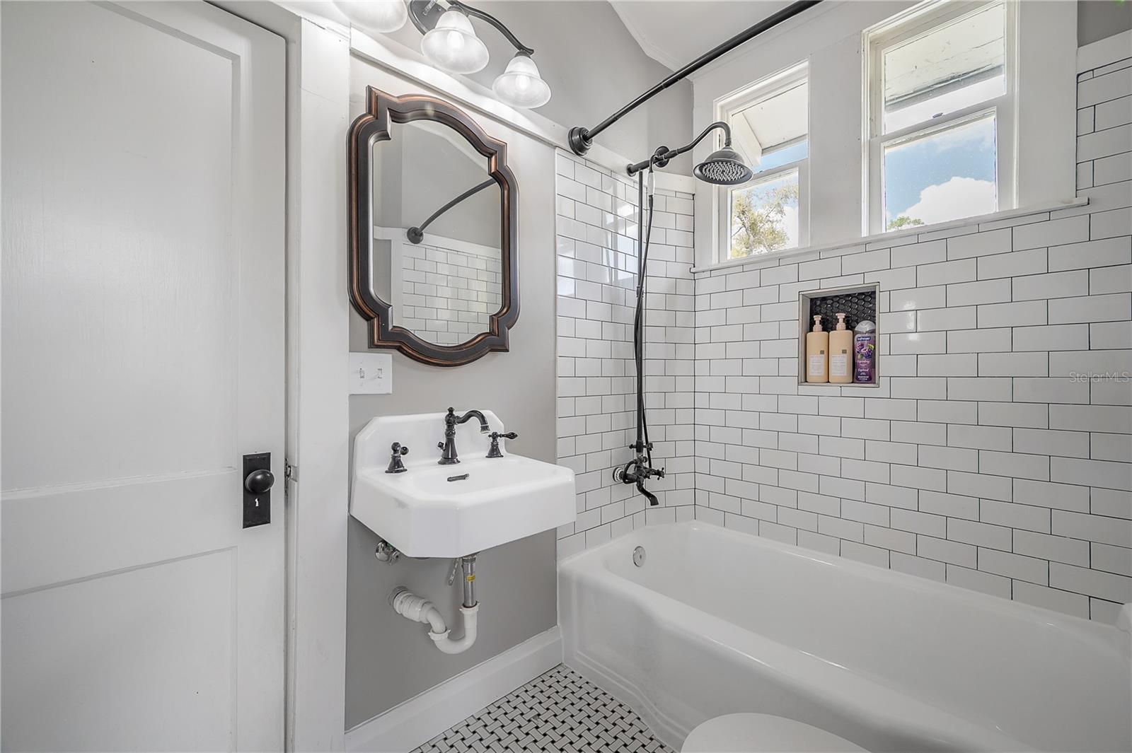 5608 N SEMINOLE AVE, TAMPA, FL, 33604