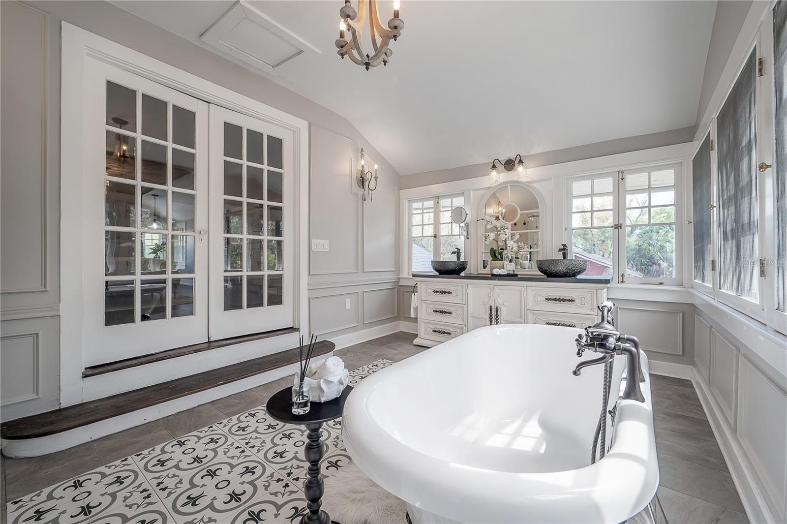 5608 N SEMINOLE AVE, TAMPA, FL, 33604