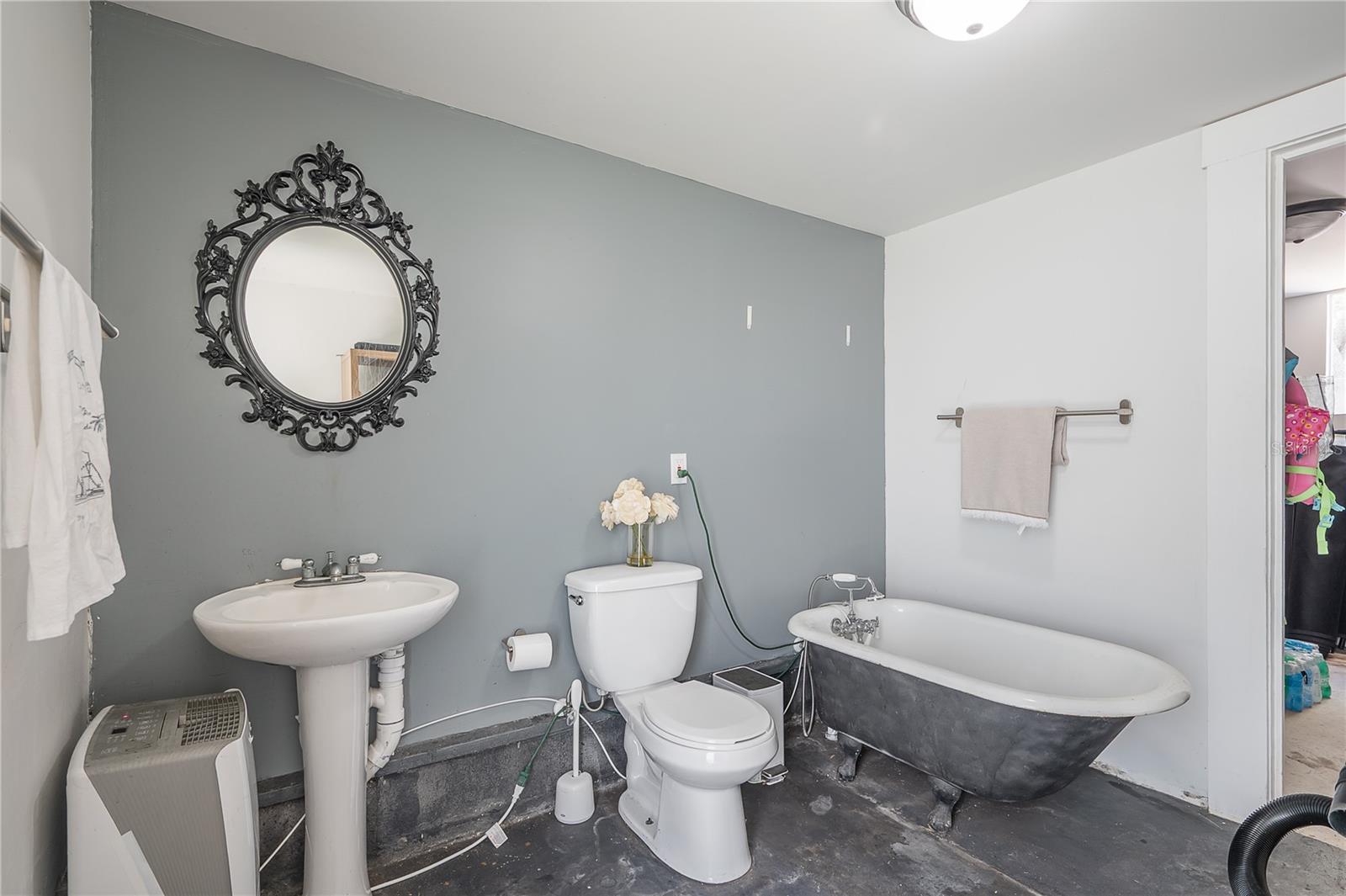 5608 N SEMINOLE AVE, TAMPA, FL, 33604