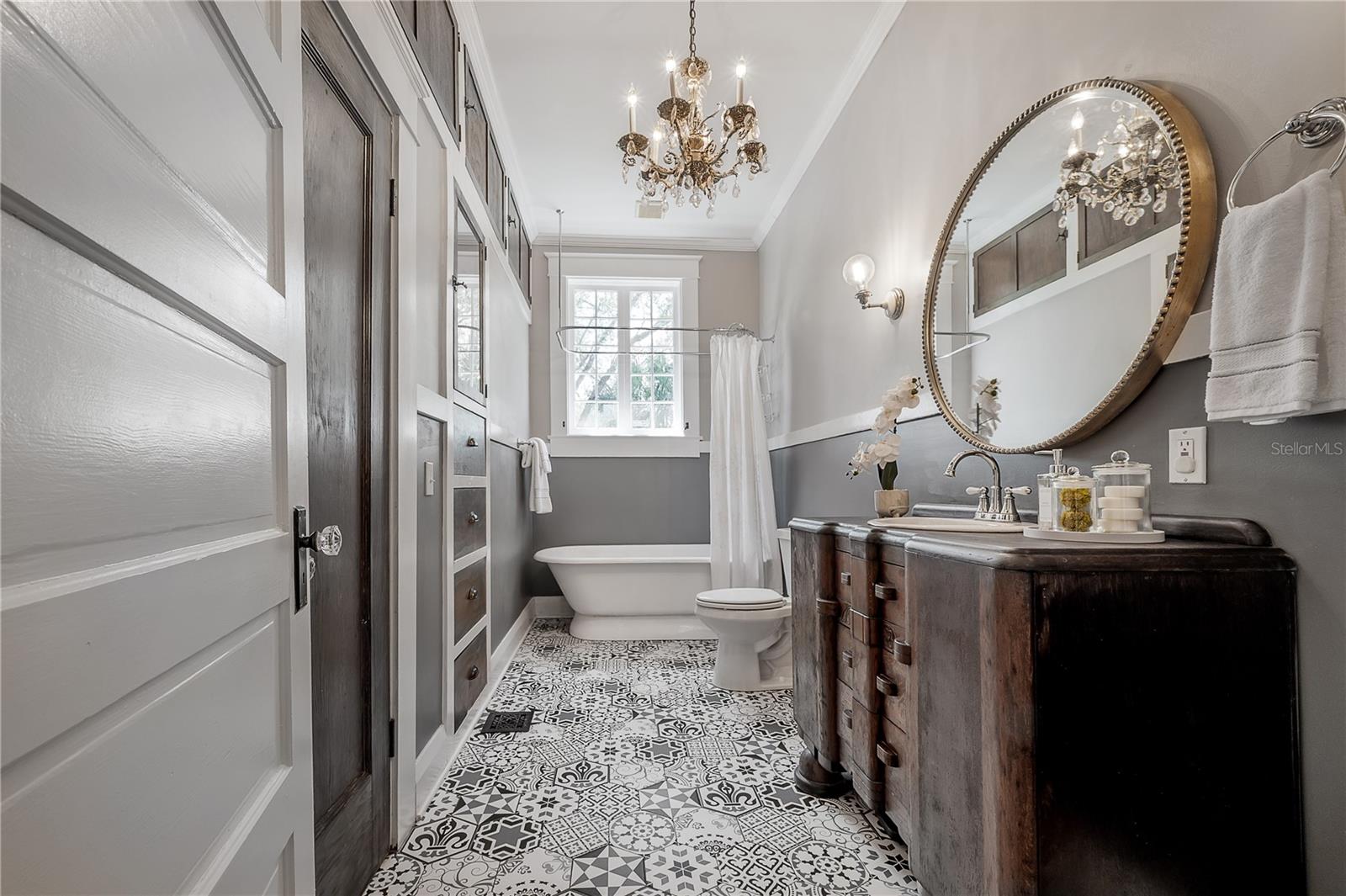 5608 N SEMINOLE AVE, TAMPA, FL, 33604