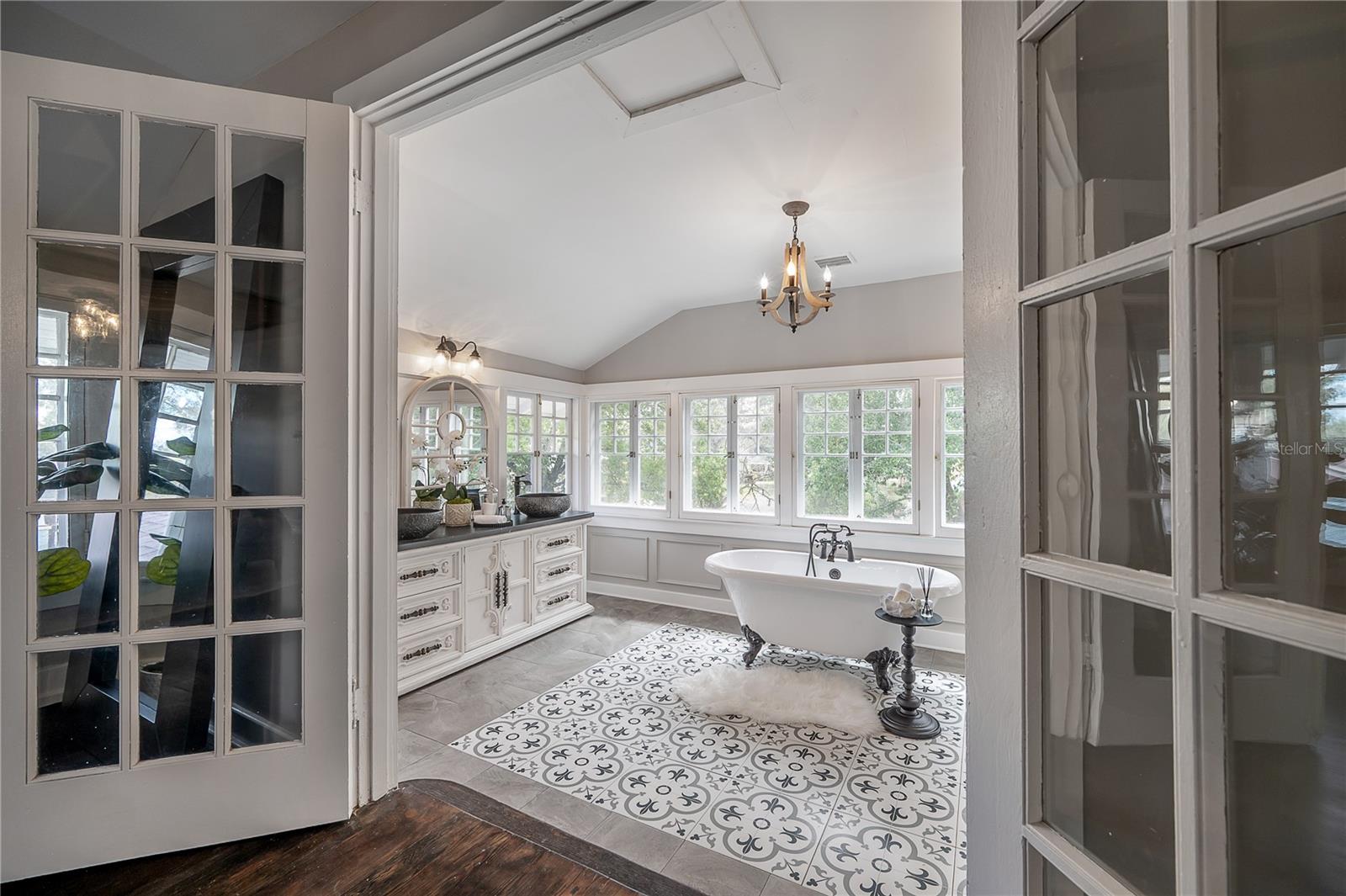 5608 N SEMINOLE AVE, TAMPA, FL, 33604