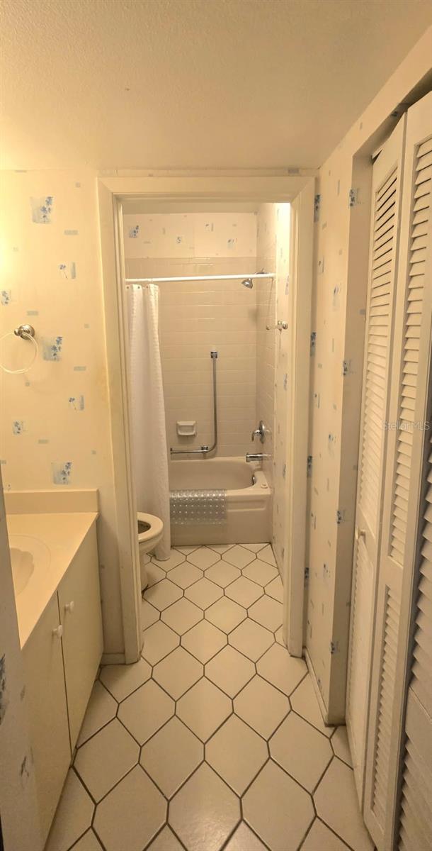 1001 TARTAN DR #302, PALM HARBOR, FL, 34684