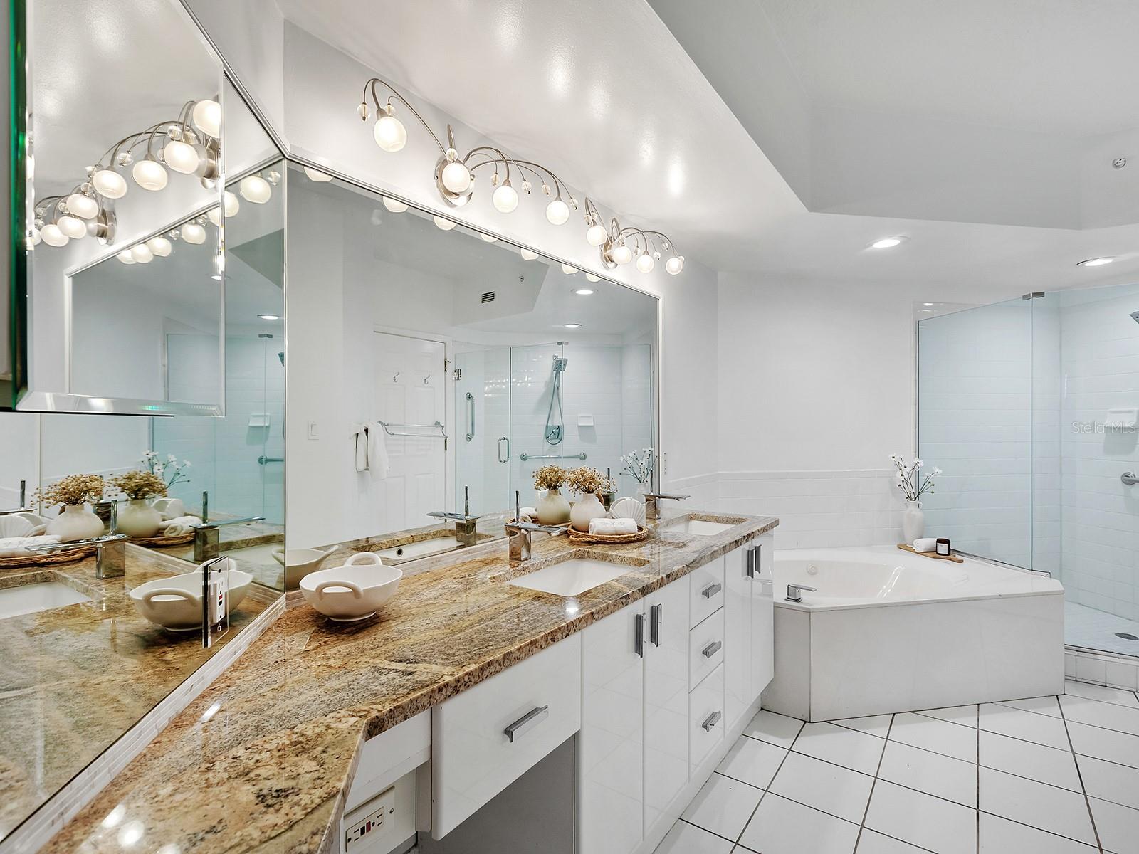 5420 EAGLES POINT CIR #106, SARASOTA, FL, 34231