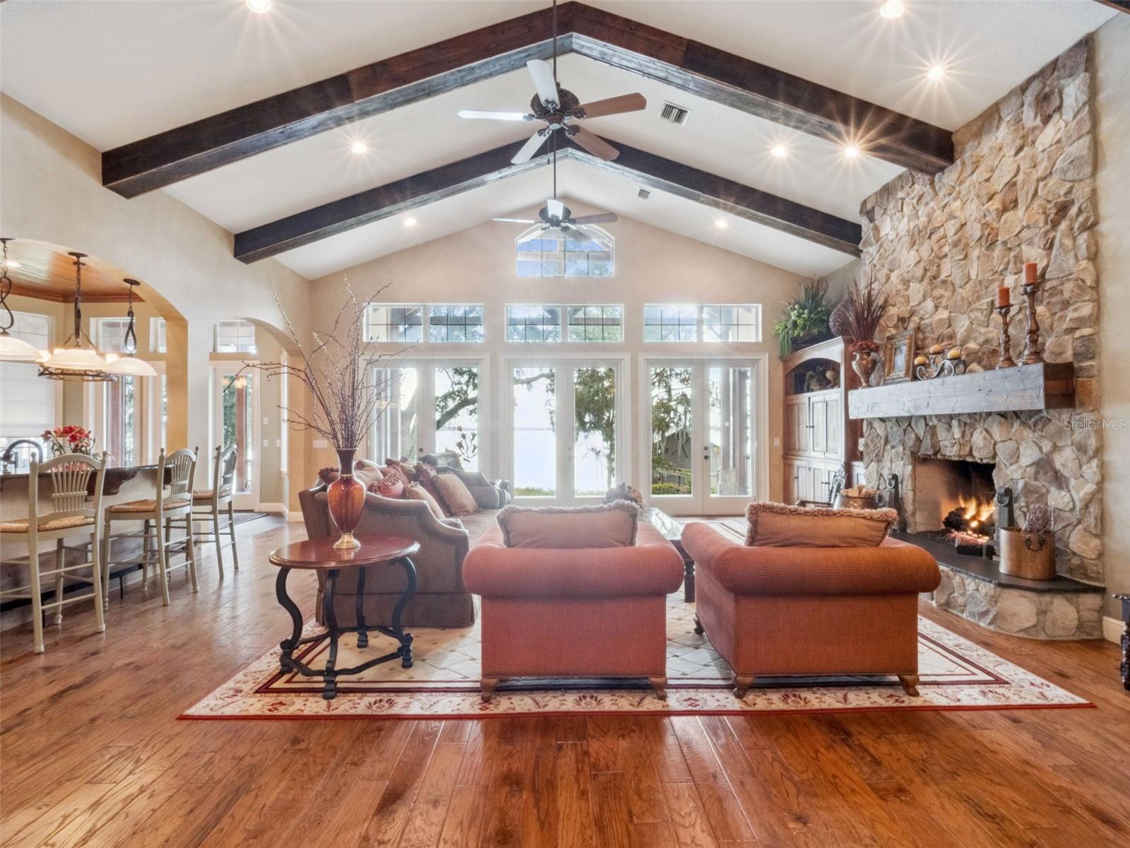 1490 LAKESHORE DR, MOUNT DORA, FL, 32757