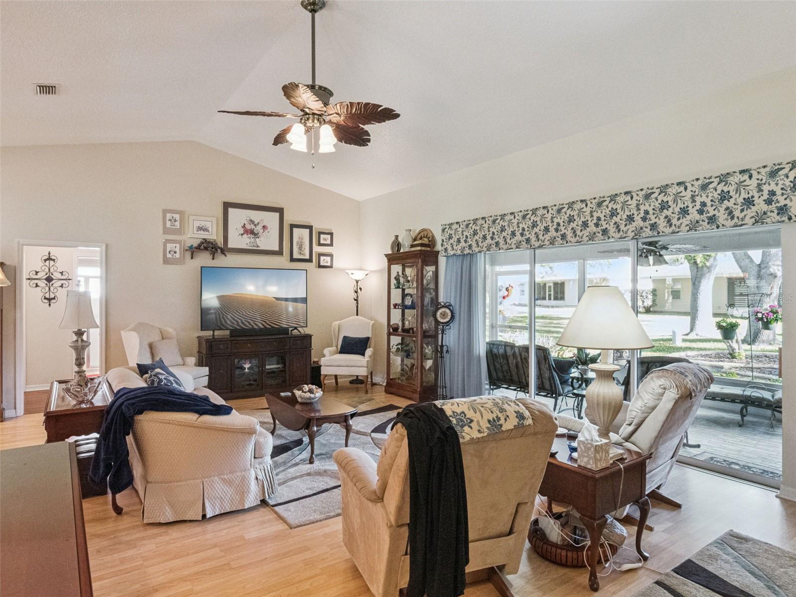 21533 KING HENRY AVE, LEESBURG, FL, 34748