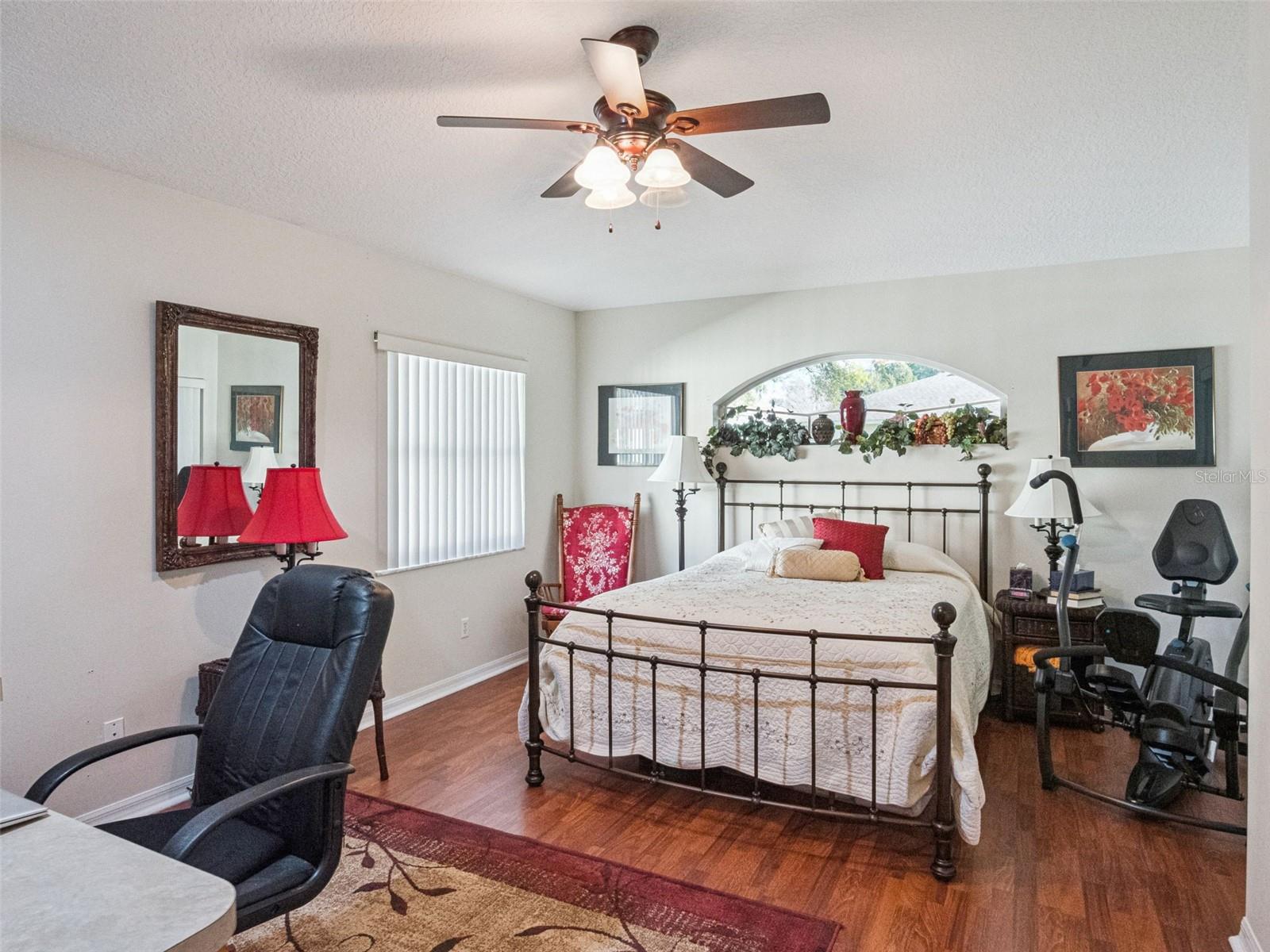 21533 KING HENRY AVE, LEESBURG, FL, 34748