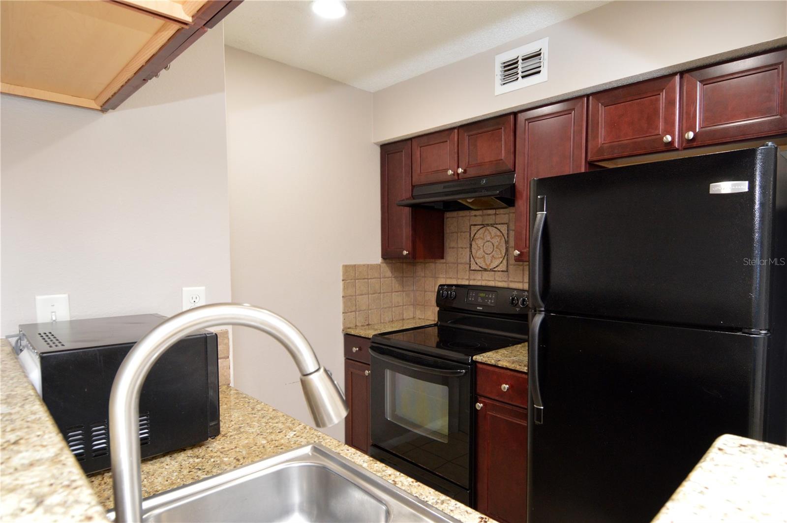 8653 FANCY FINCH DR #101, TAMPA, FL, 33614