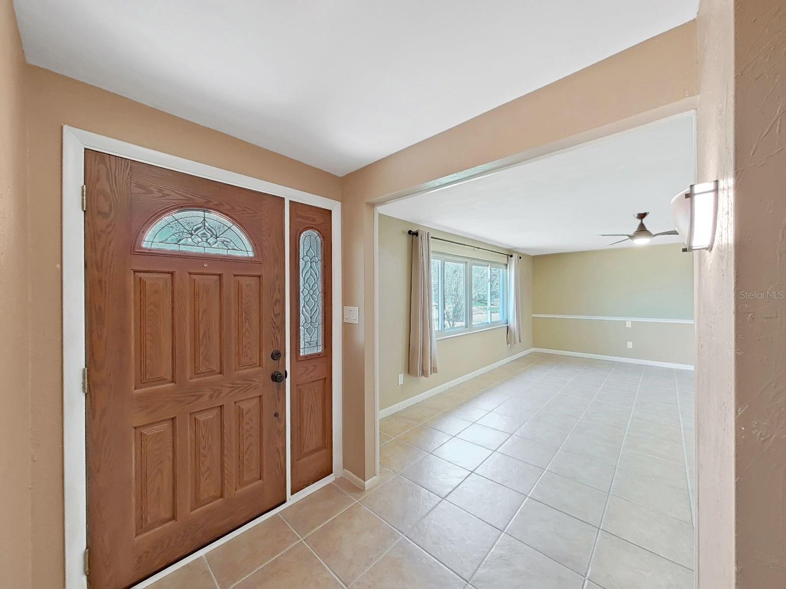 Bright Foyer entry welcomes you! Neutral tile flooring and an open view into the spacious living area.