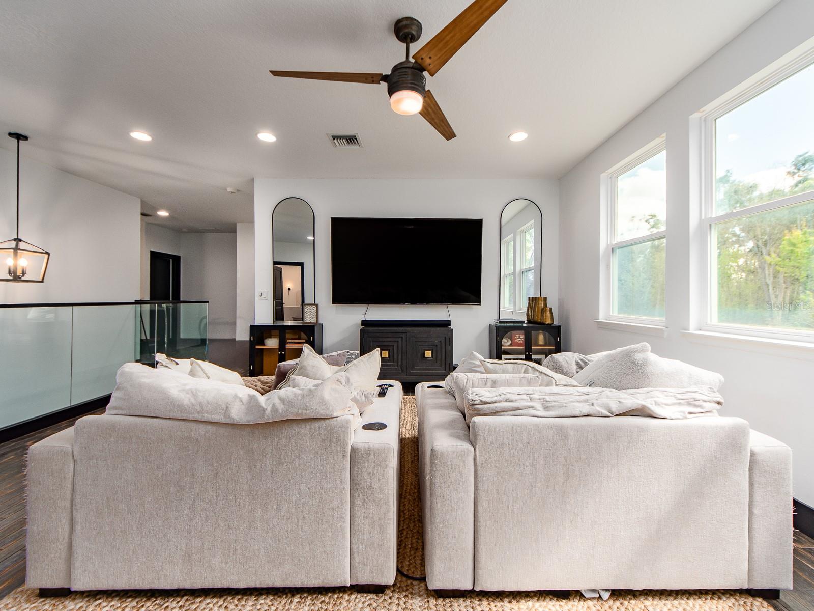 Upstairs Loft/ Flex Space