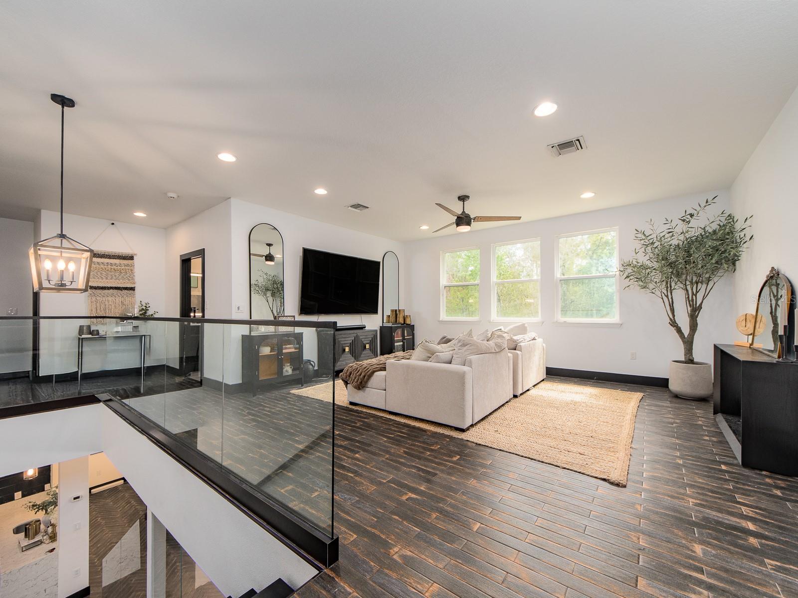 Upstairs Loft/ Flex Space