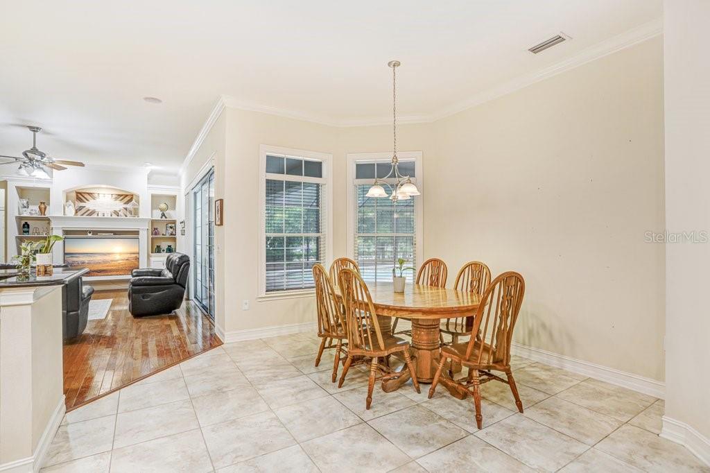 Eat in breakfast nook