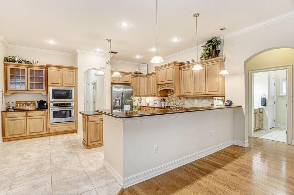 Beautful CUSTOM kitchen