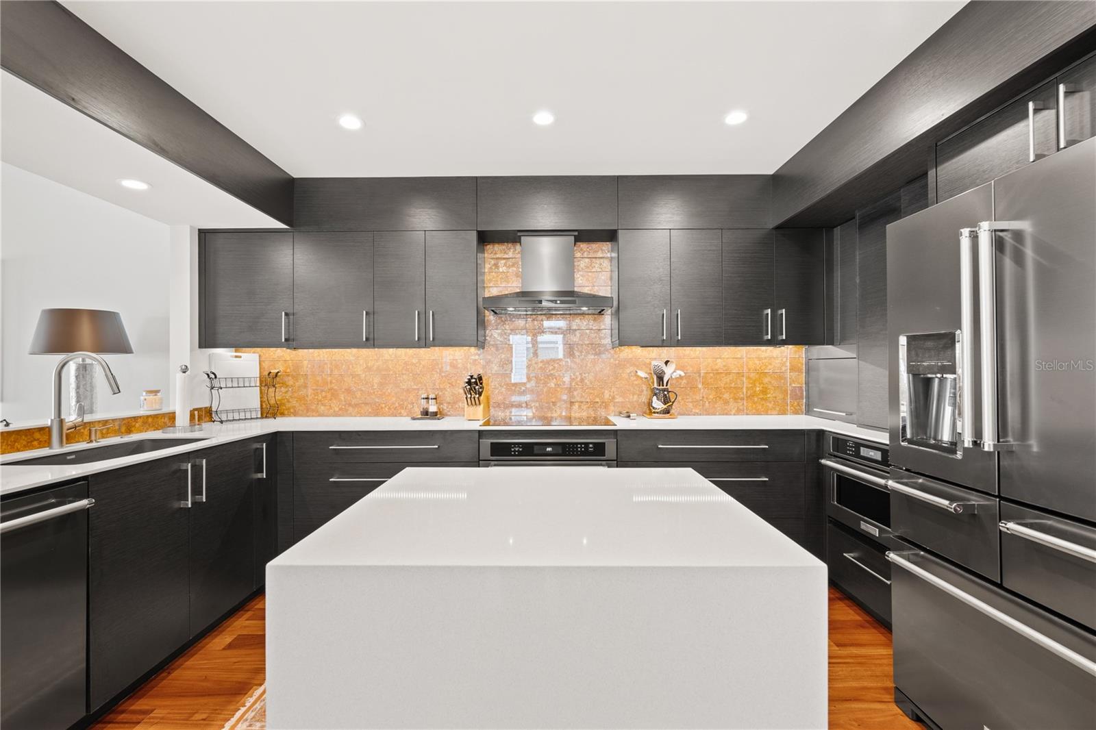 26 TIDY ISLAND BLVD, BRADENTON, FL, 34210