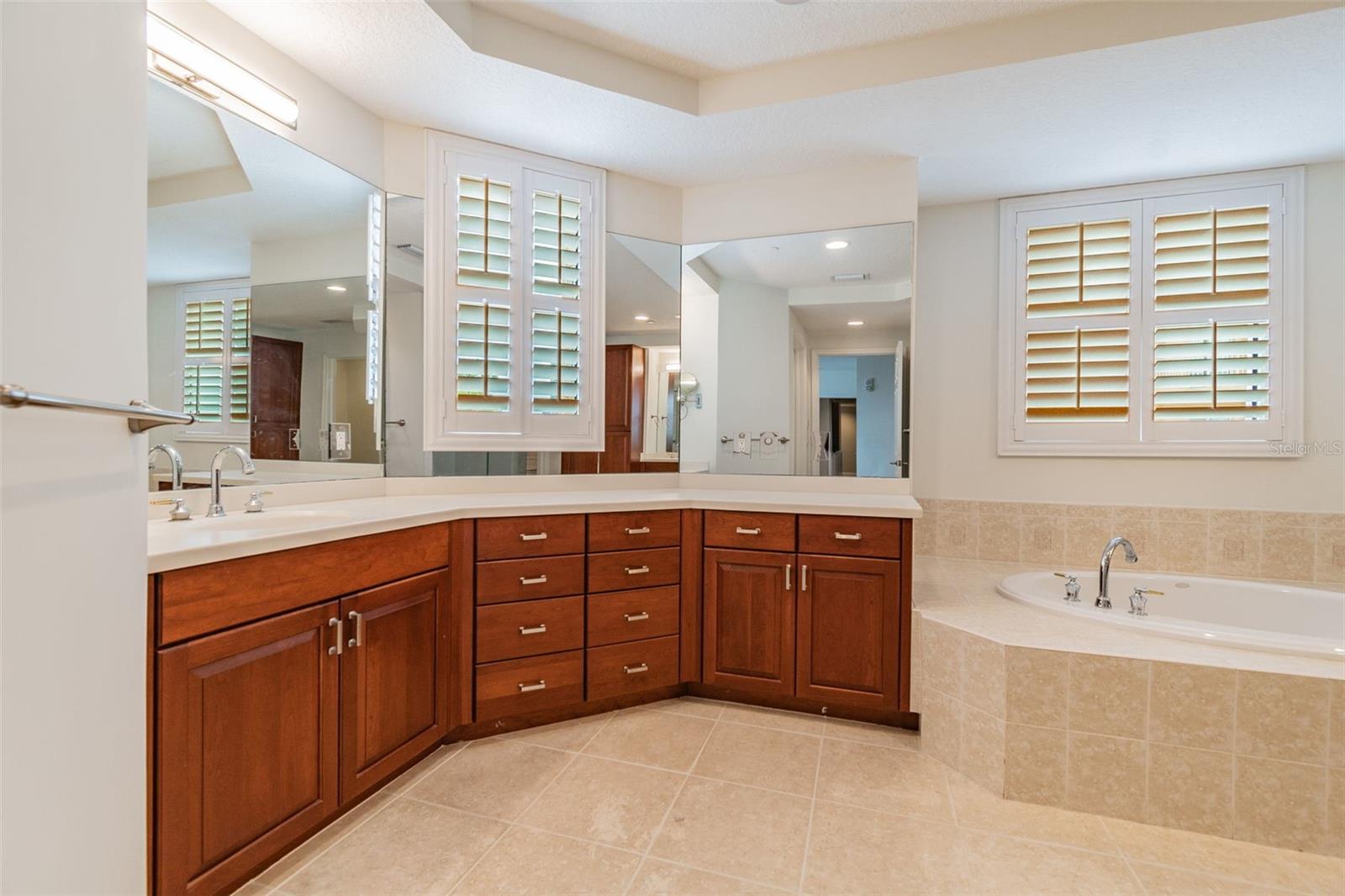 VINOY PLACE CONDO, ST PETERSBURG, FL, 33701