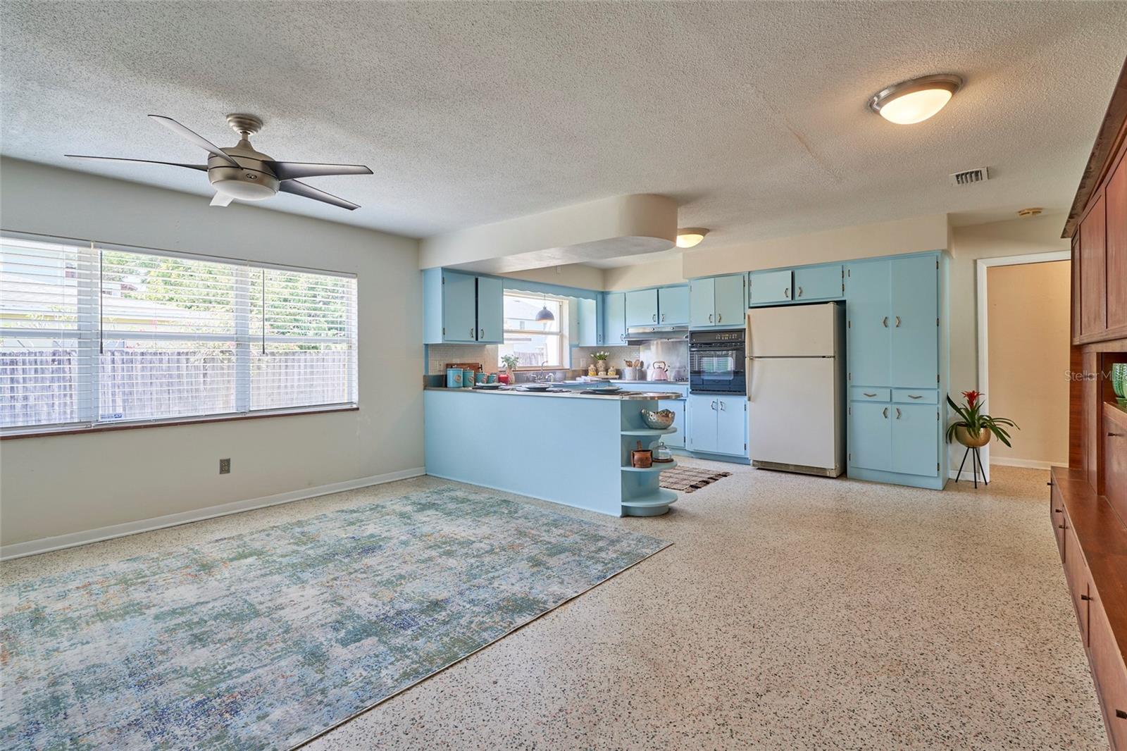 3302 W GRAY ST, TAMPA, FL, 33609