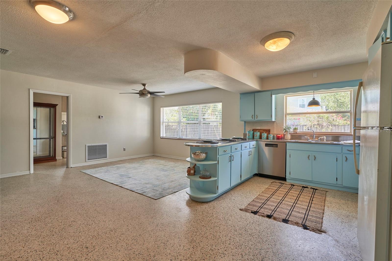 3302 W GRAY ST, TAMPA, FL, 33609