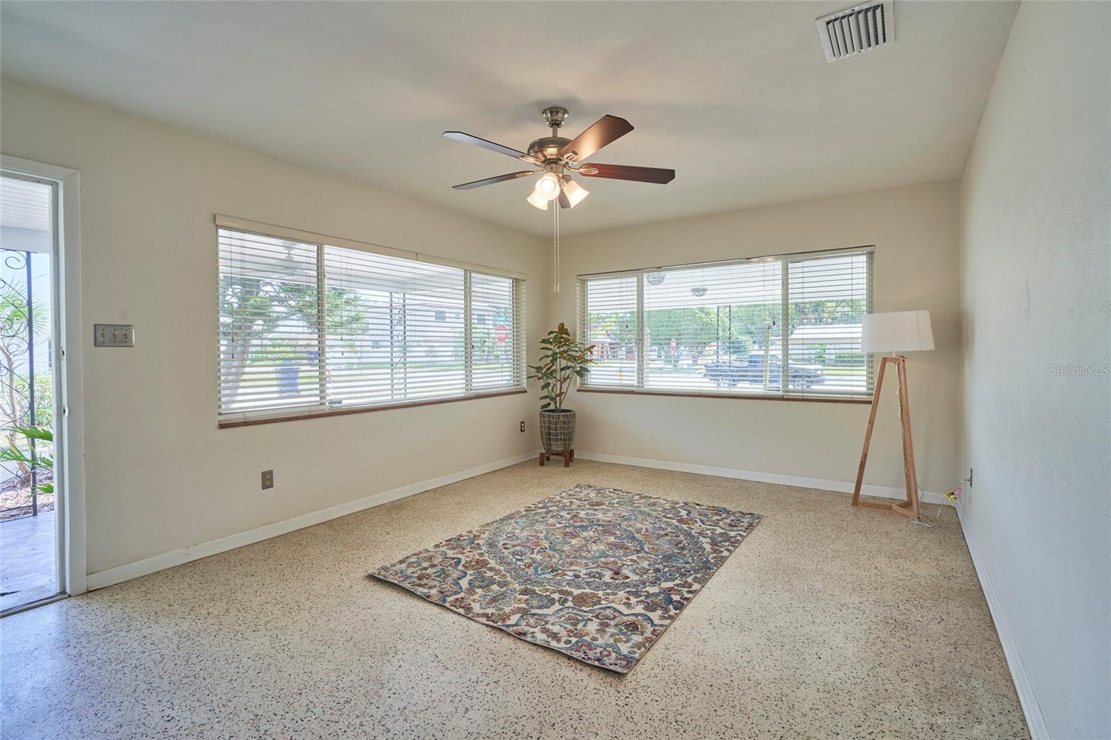 3302 W GRAY ST, TAMPA, FL, 33609