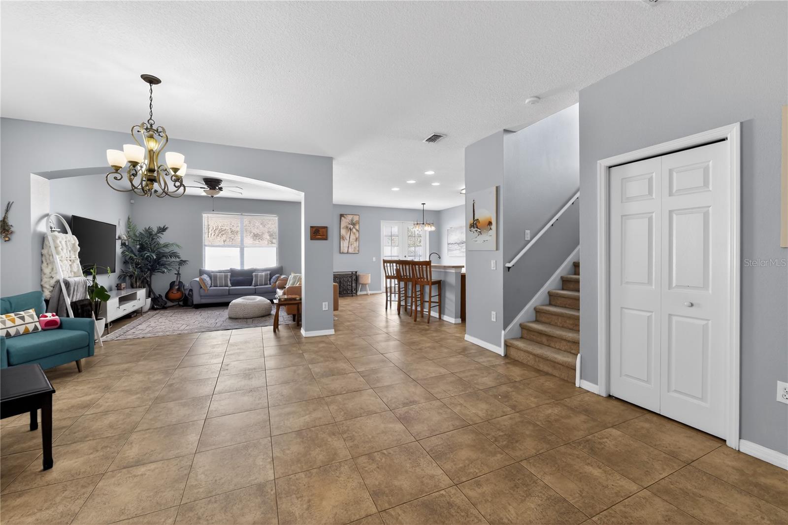 OPEN FLOOR PLAN