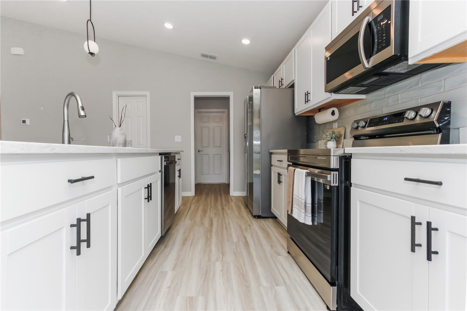 35598 BELLINGTON BLVD, ZEPHYRHILLS, FL, 33541