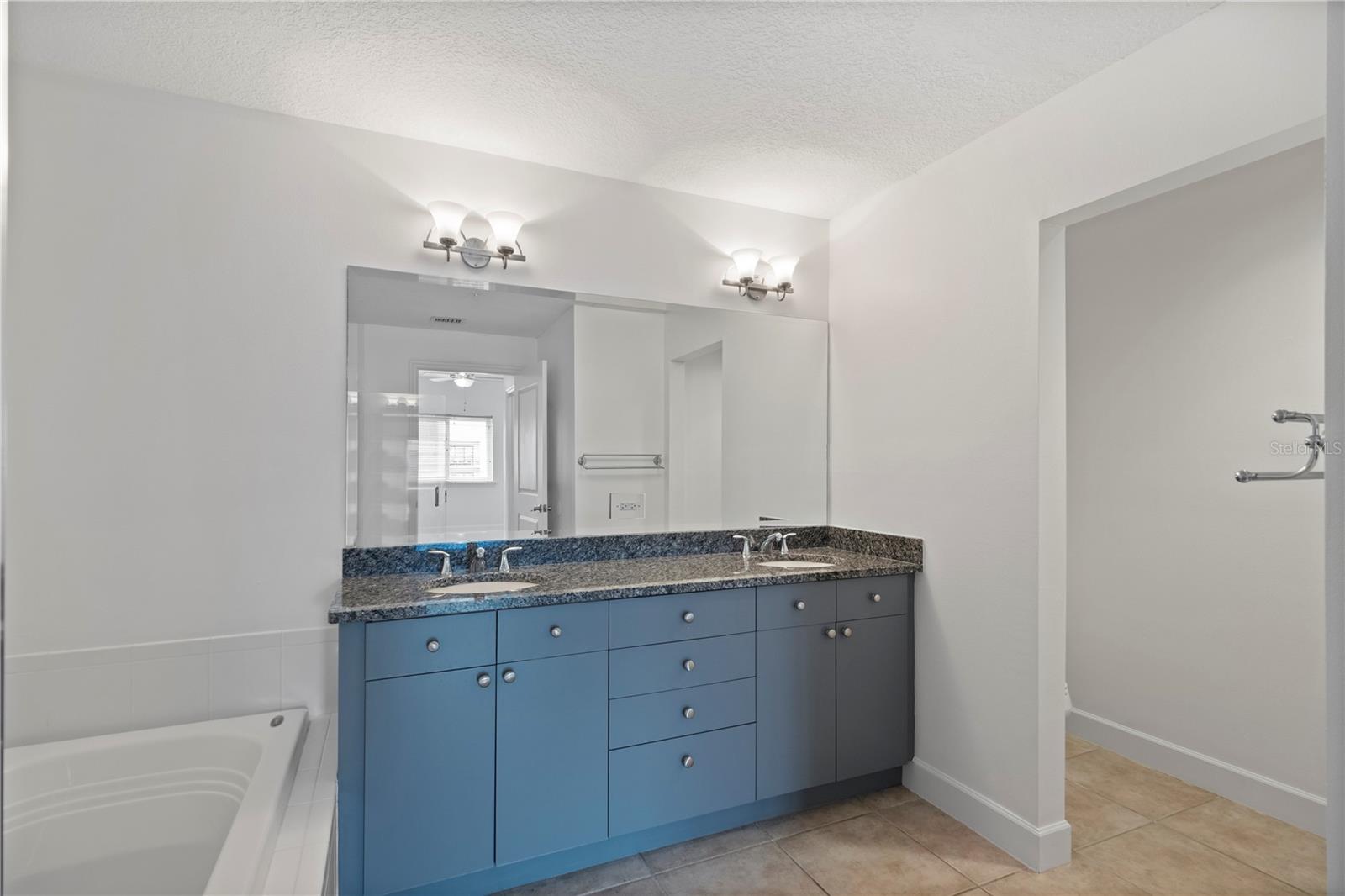 100 S EOLA DR #1214, ORLANDO, FL, 32801