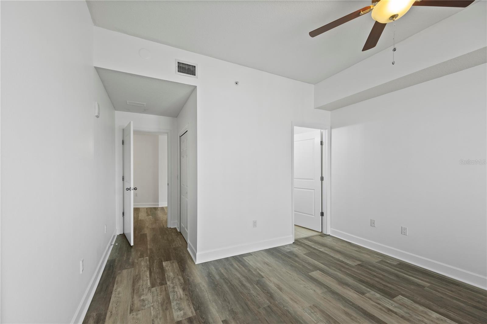 100 S EOLA DR #1214, ORLANDO, FL, 32801