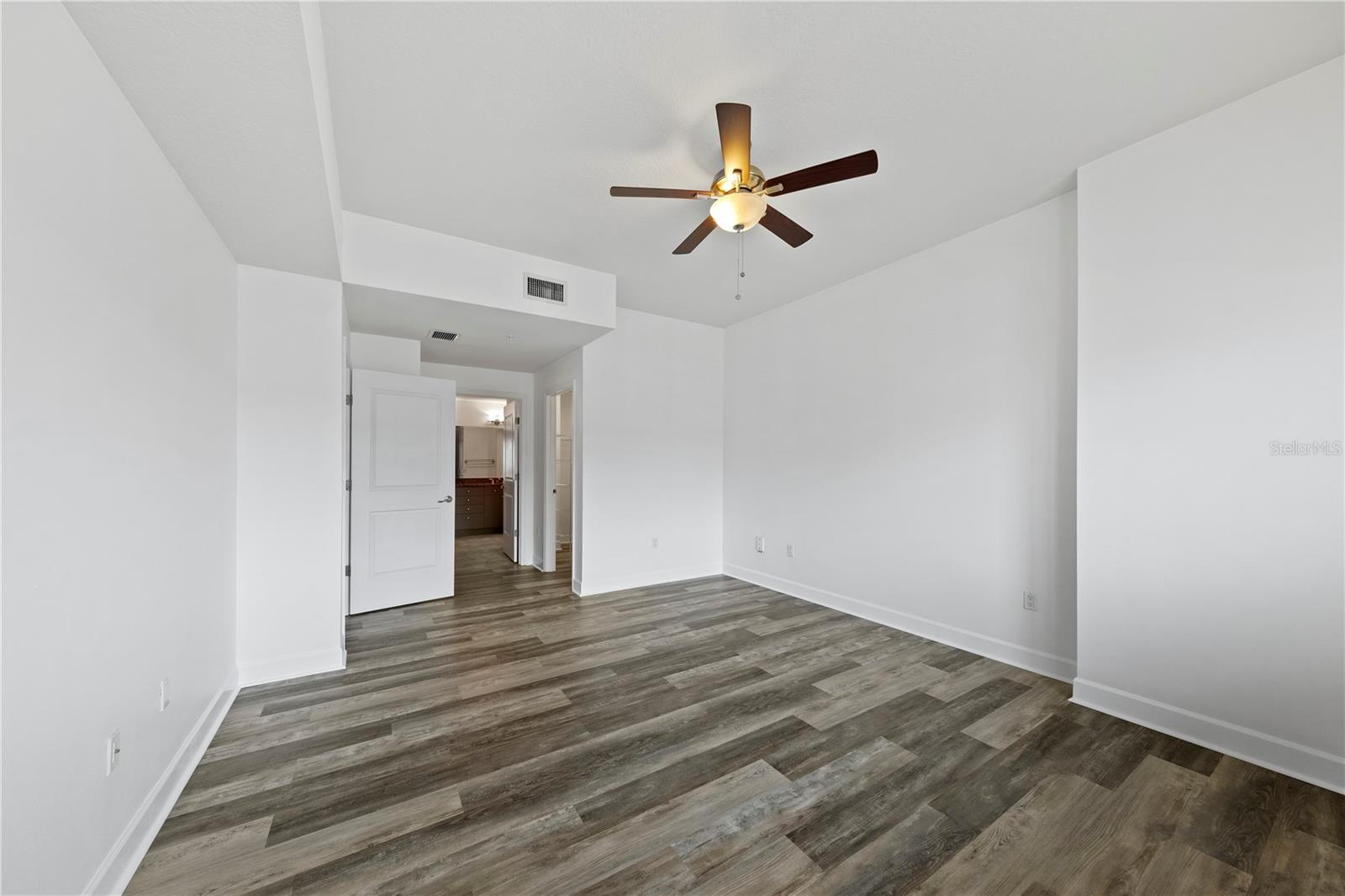 100 S EOLA DR #1214, ORLANDO, FL, 32801